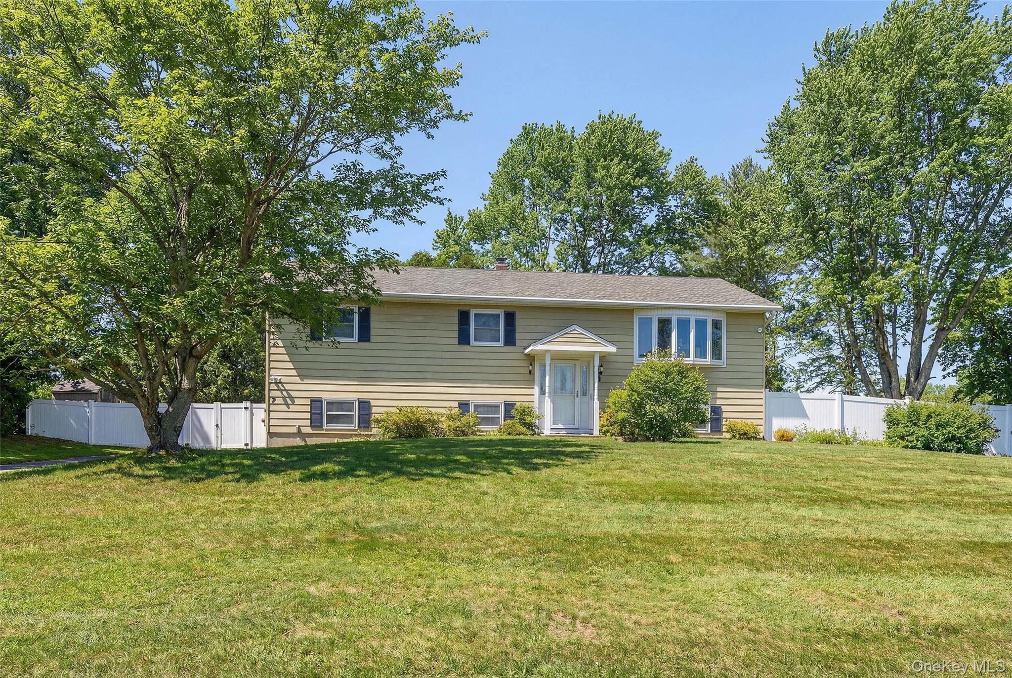 #3 photo, 7 Bittersweet Dr, Danbury, Call Listing Agent , CT 06811