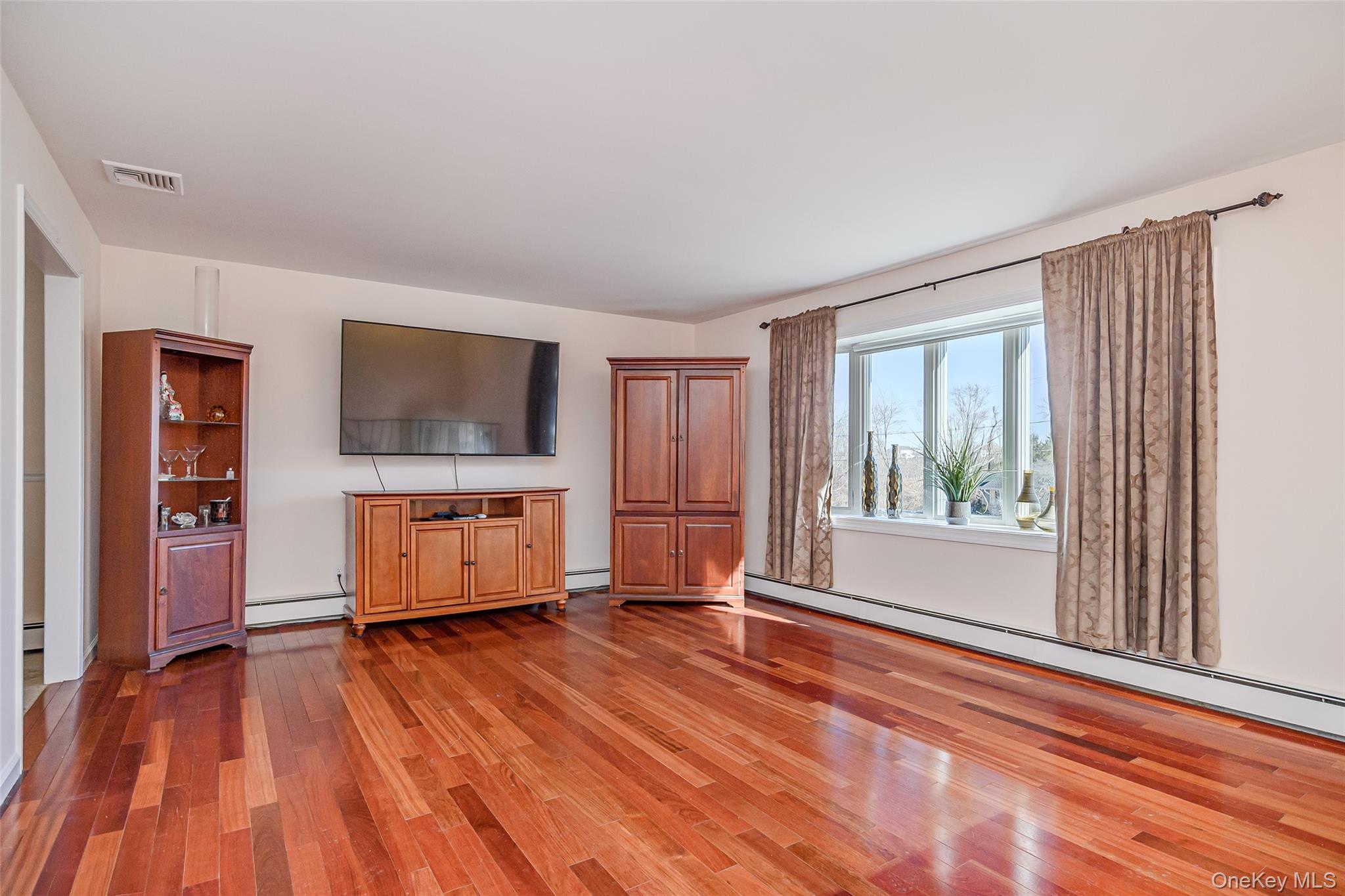 #6 photo, 7 Bittersweet Dr, Danbury, Call Listing Agent , CT 06811