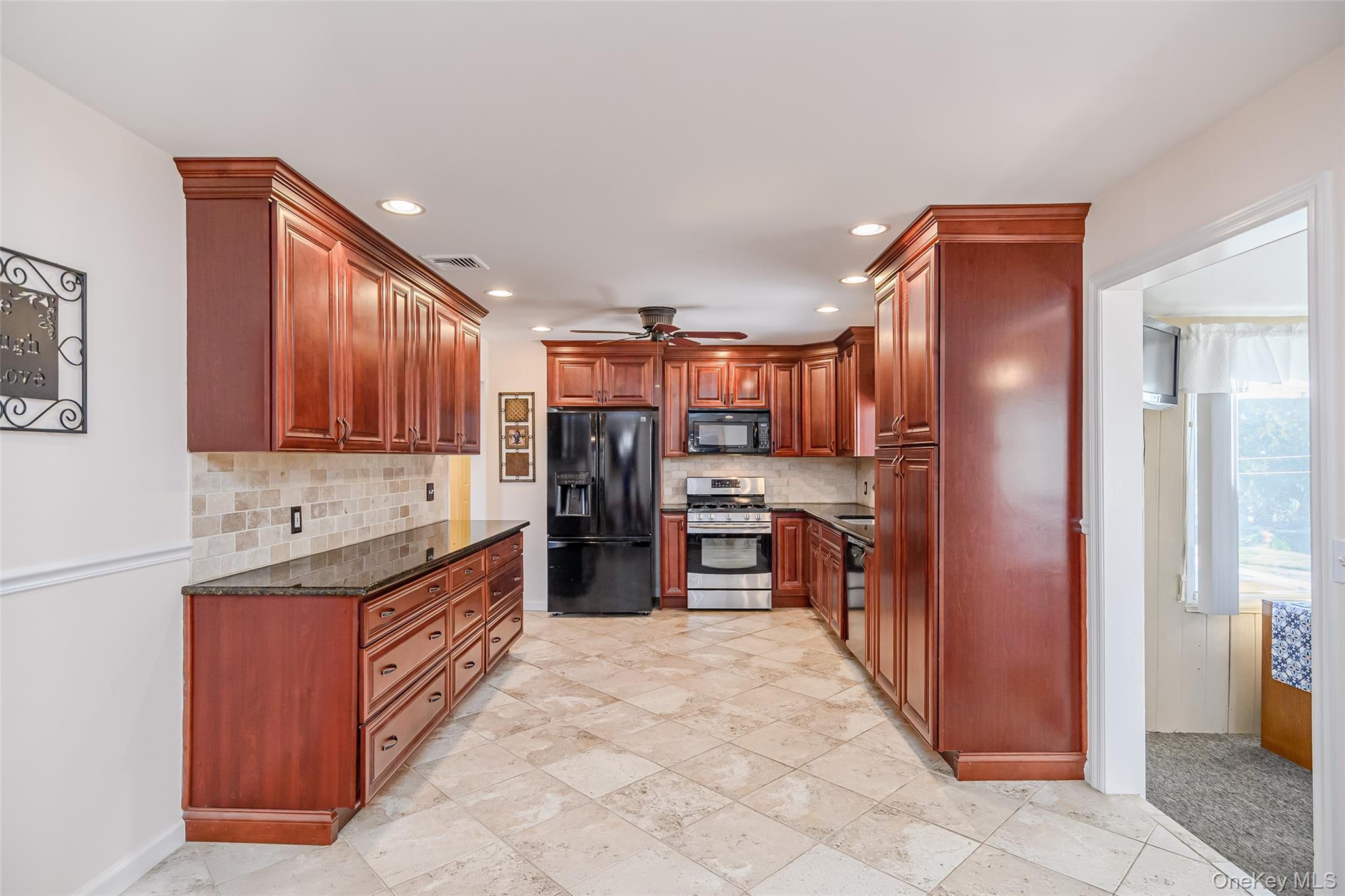 #8 photo, 7 Bittersweet Dr, Danbury, Call Listing Agent , CT 06811