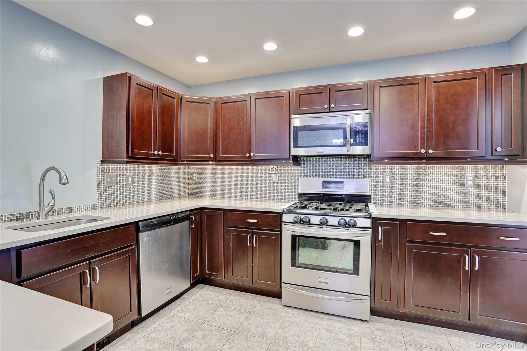 #10 photo, 6 Hemlock Lane, Thiells , NY 10984