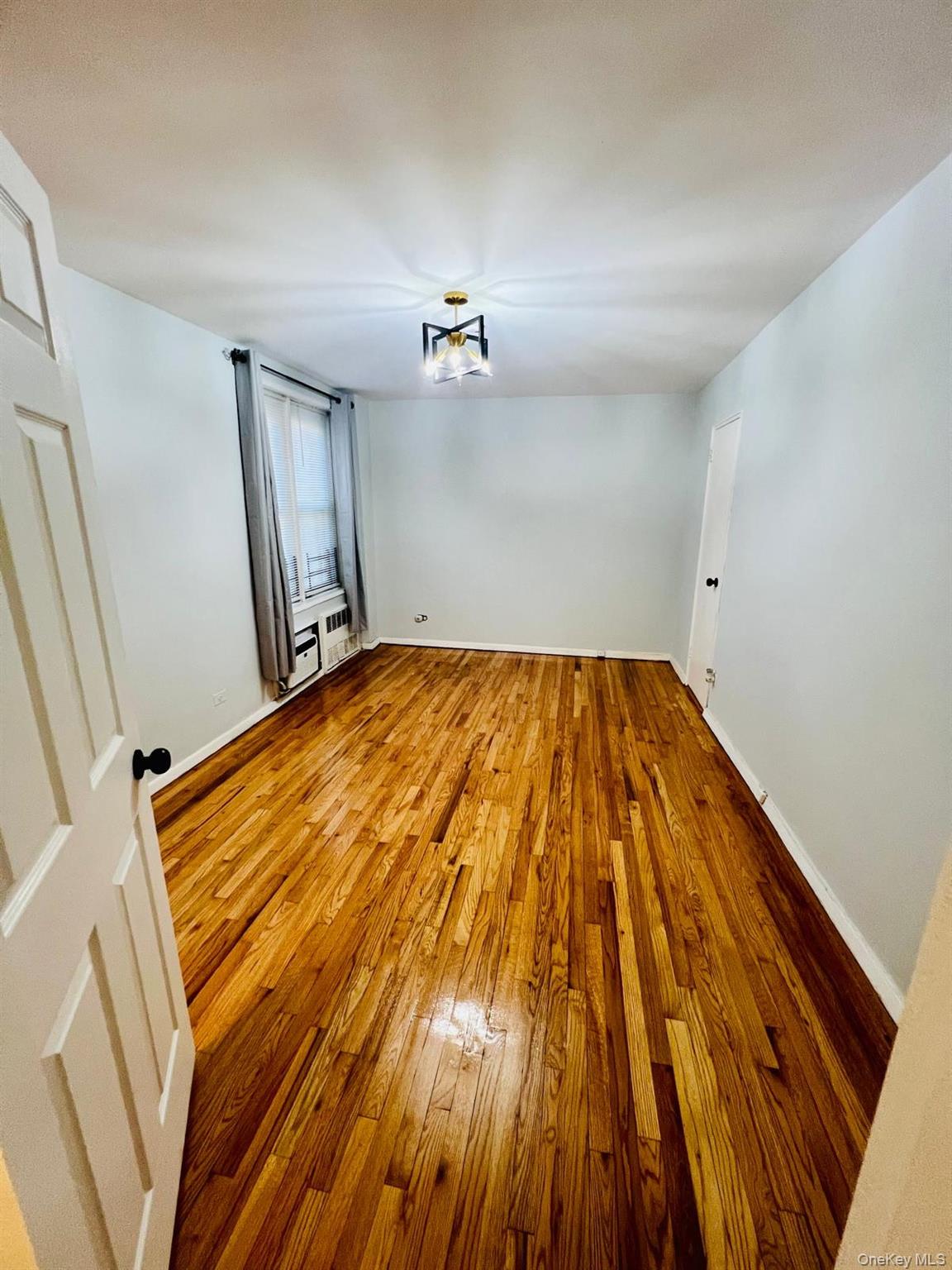 #5 photo, 1332 Metropolitan Avenue, برونكس Bronx , NY 10462