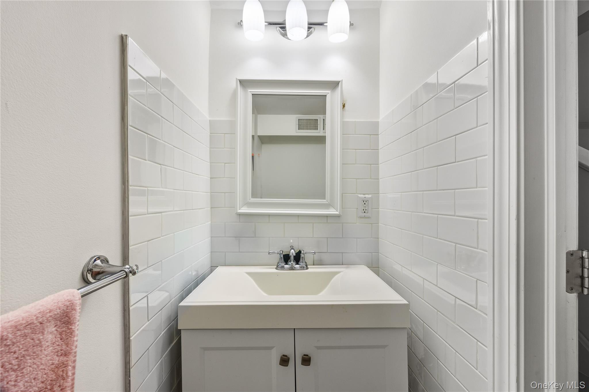 #12 photo, 1005 Colony Drive, Hartsdale , NY 10530