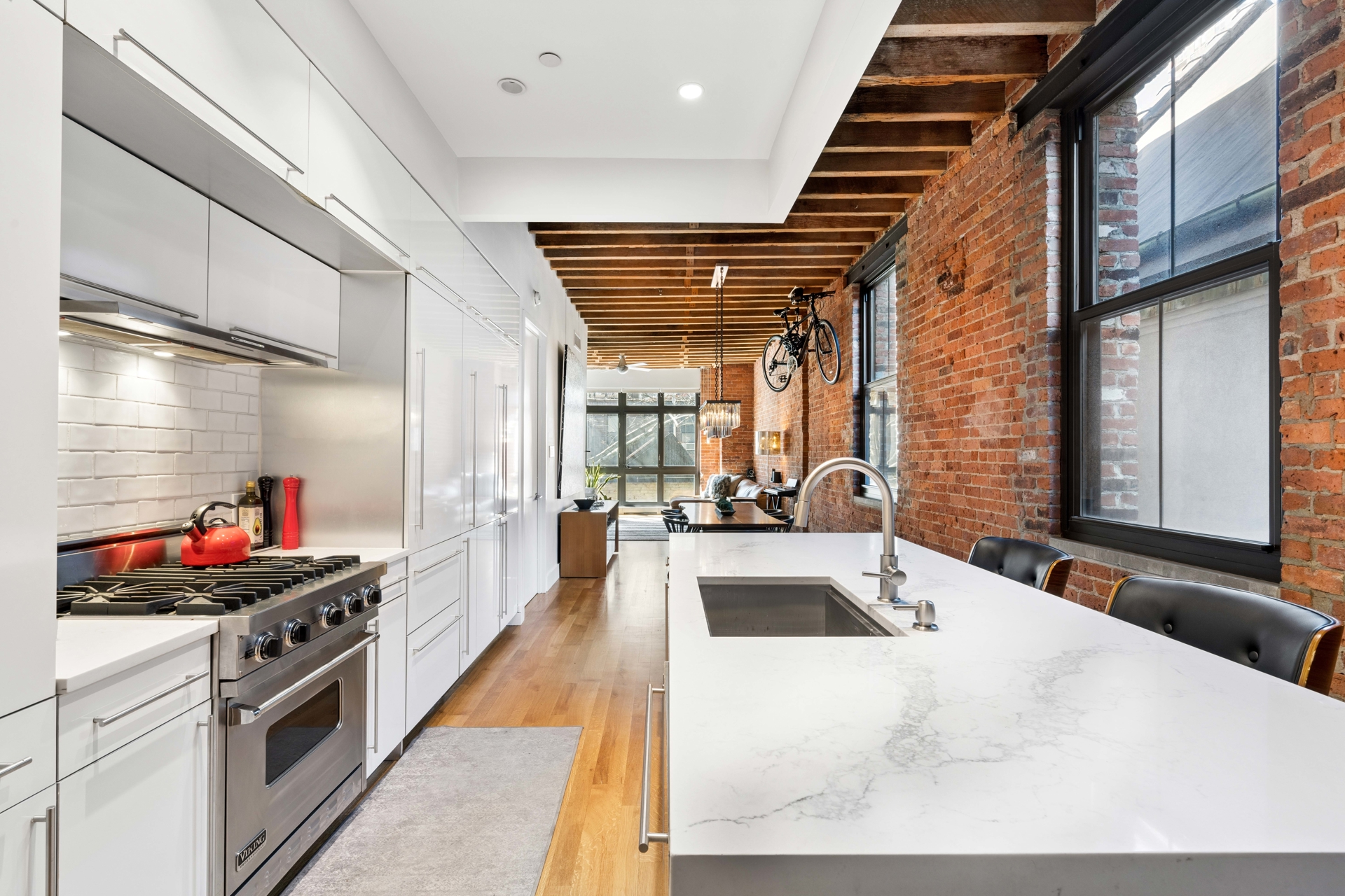 #4 photo, 406 W 45TH Street, Hell's Kitchen , NY 10036