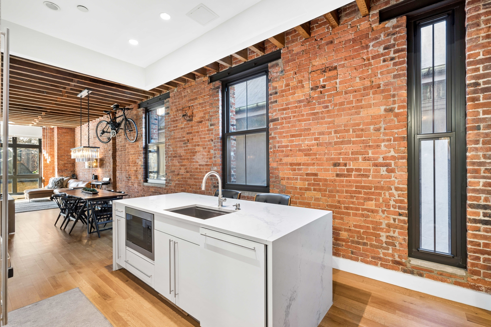 #5 photo, 406 W 45TH Street, Hell's Kitchen , NY 10036