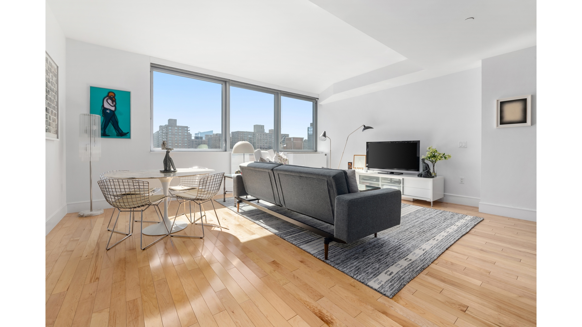 #4 photo, 212 W 72ND Street, Lincoln Square , NY 10023