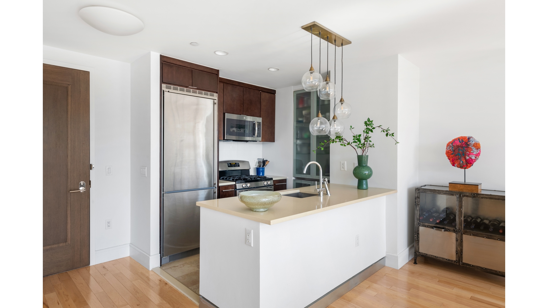 #5 photo, 212 W 72ND Street, Lincoln Square , NY 10023