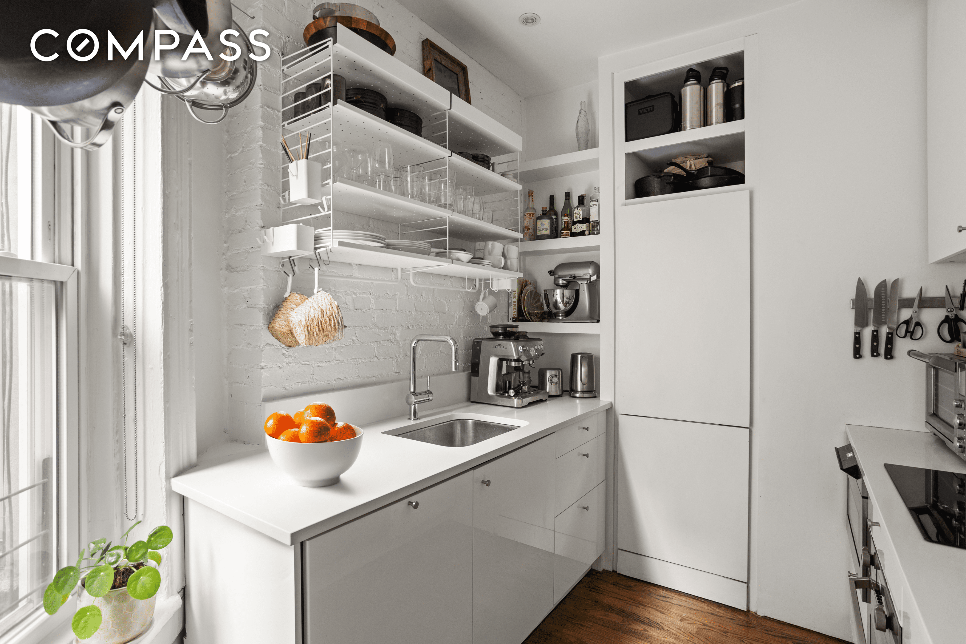 #4 photo, 248 E 7th Street, مانهاتن East Village , NY 10009