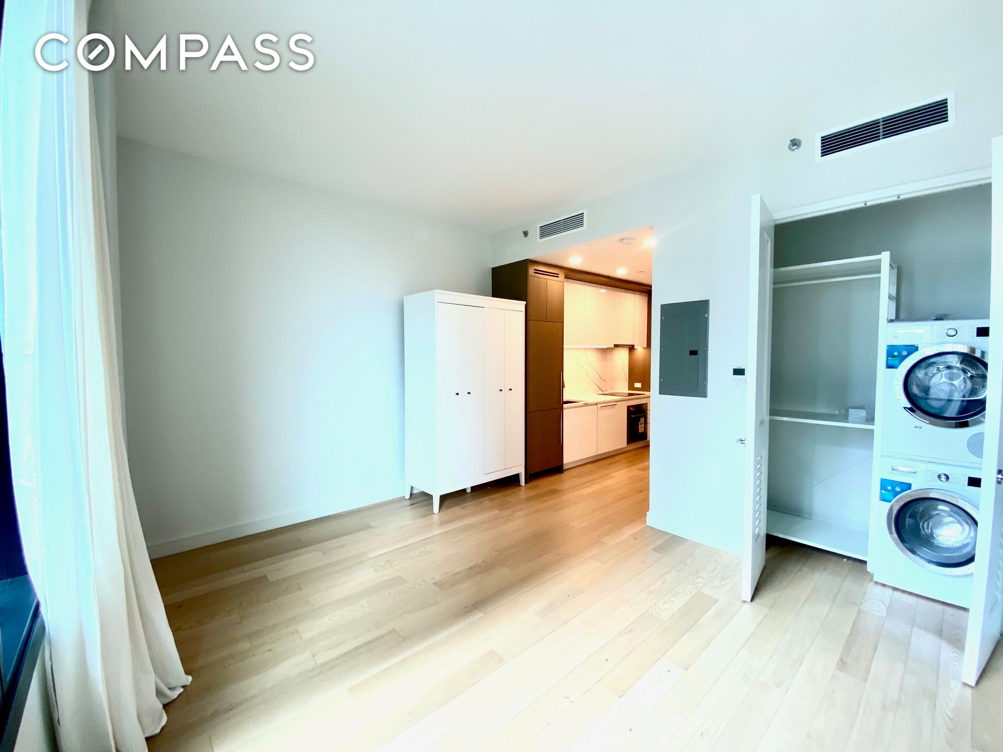 #5 photo, 45-30 Pearson Street, Long Island City , NY 11101