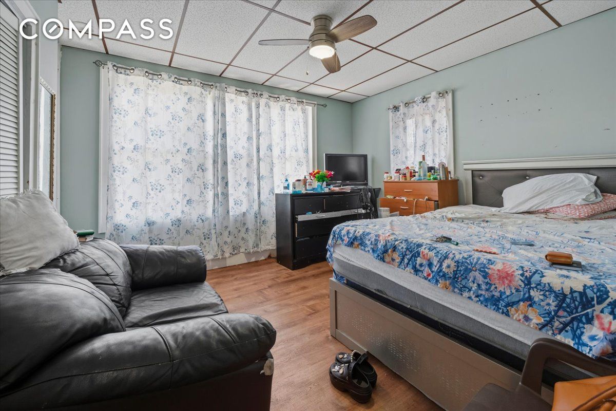 #5 photo, 956 E 87th Street, Бруклин ‖ Canarsie , NY 11236