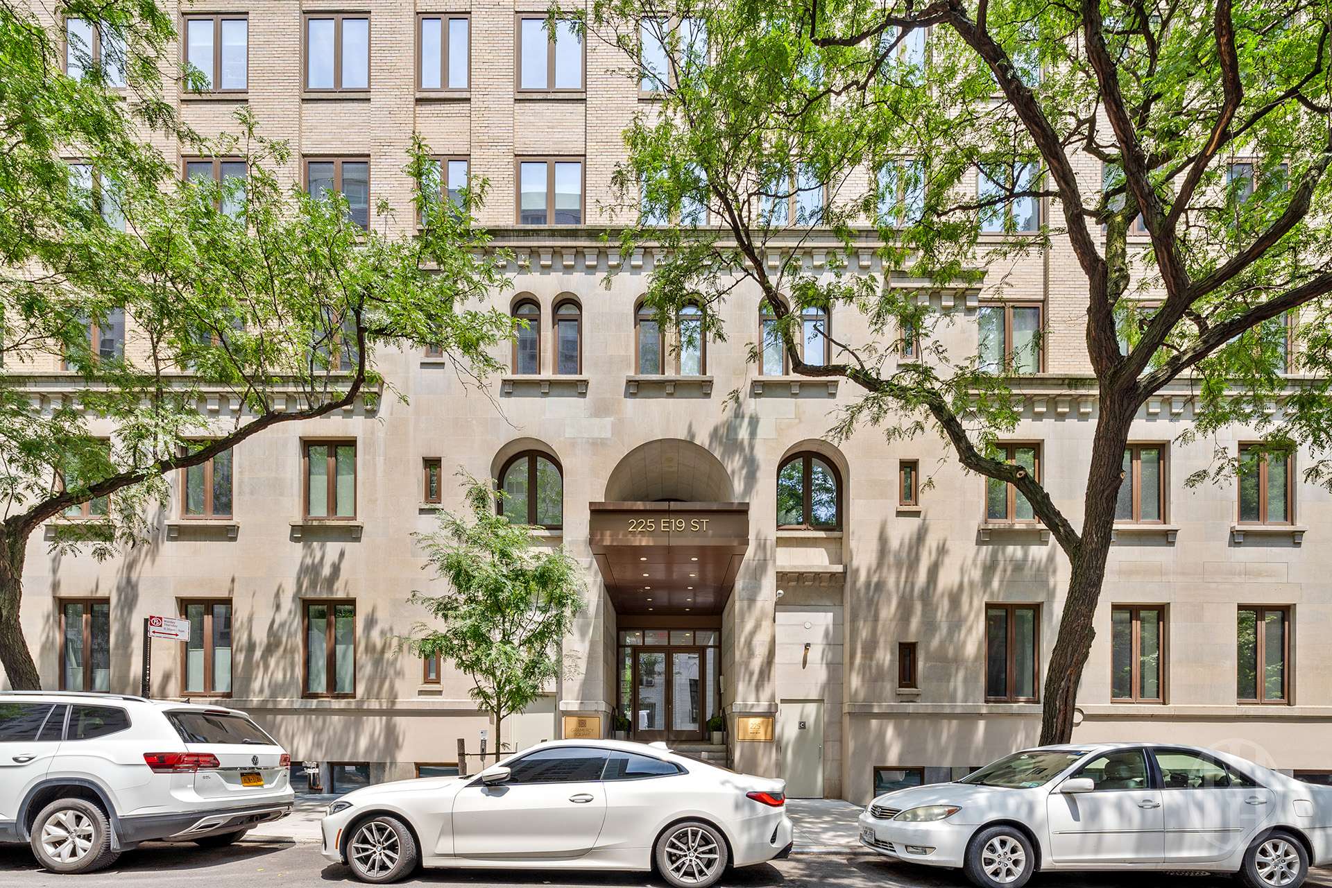 #21 photo, 225 E 19th Street, Gramercy Park , NY 10003