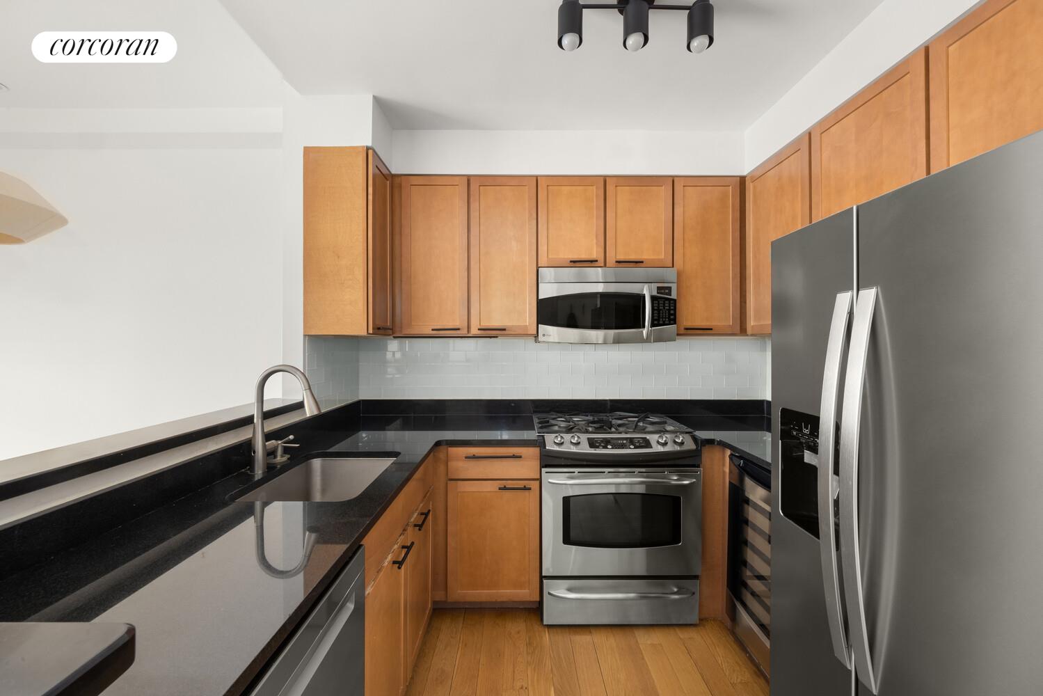 #4 photo, 14 HOPE Street, ब्रुकलीन Williamsburg , NY 11211