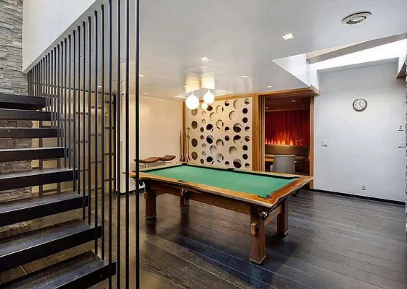 #13 photo, 99 JOHN Street, South Street Seaport , NY 10038