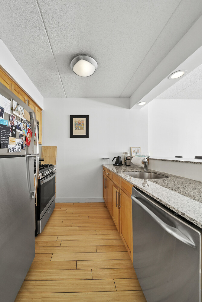 #5 photo, 516 W 47TH Street, Hell's Kitchen , NY 10036