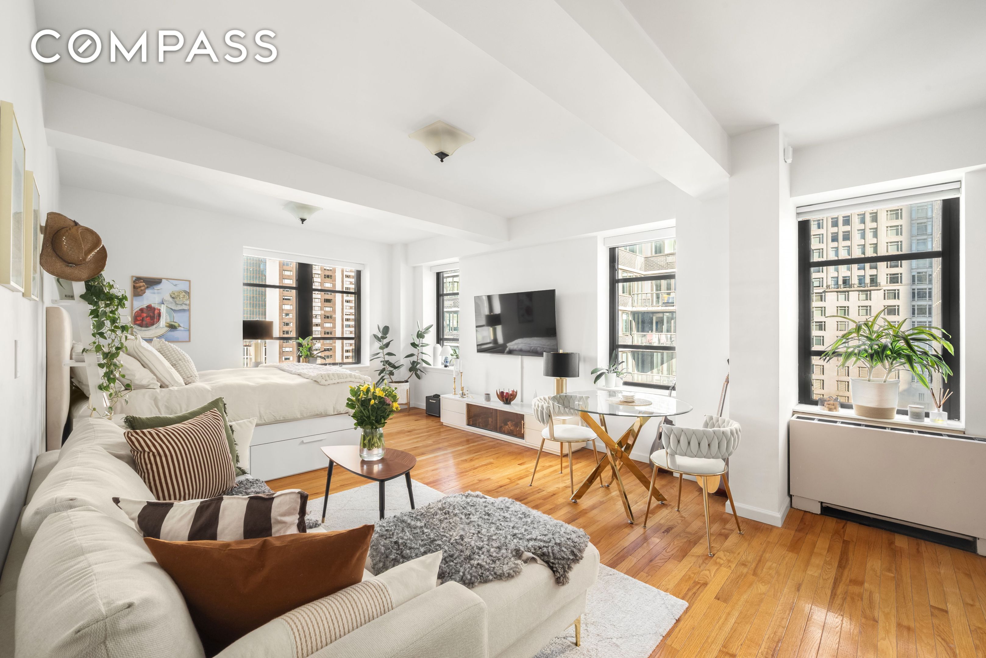 #1 photo, 43 W 61st Street, 맨해튼 Upper West Side , NY 10023