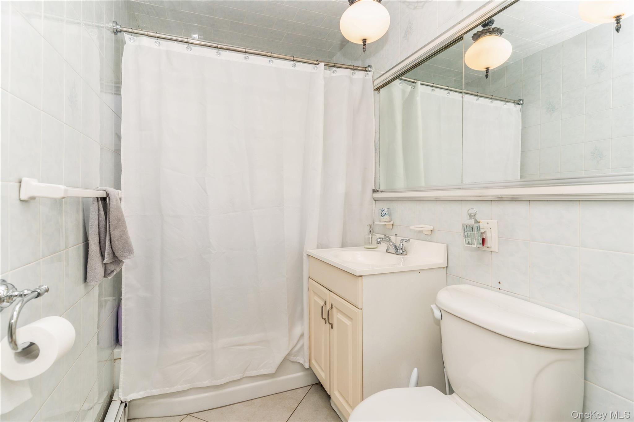 #14 photo, 20 Peacock Lane, ناسو Levittown , NY 11756