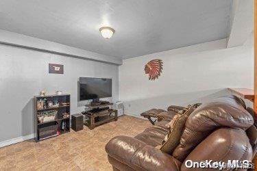 #11 photo, 916 N Clinton Avenue, Lindenhurst , NY 11757