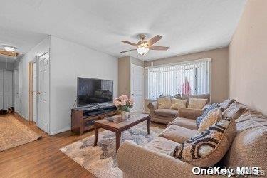 #4 photo, 916 N Clinton Avenue, Lindenhurst , NY 11757