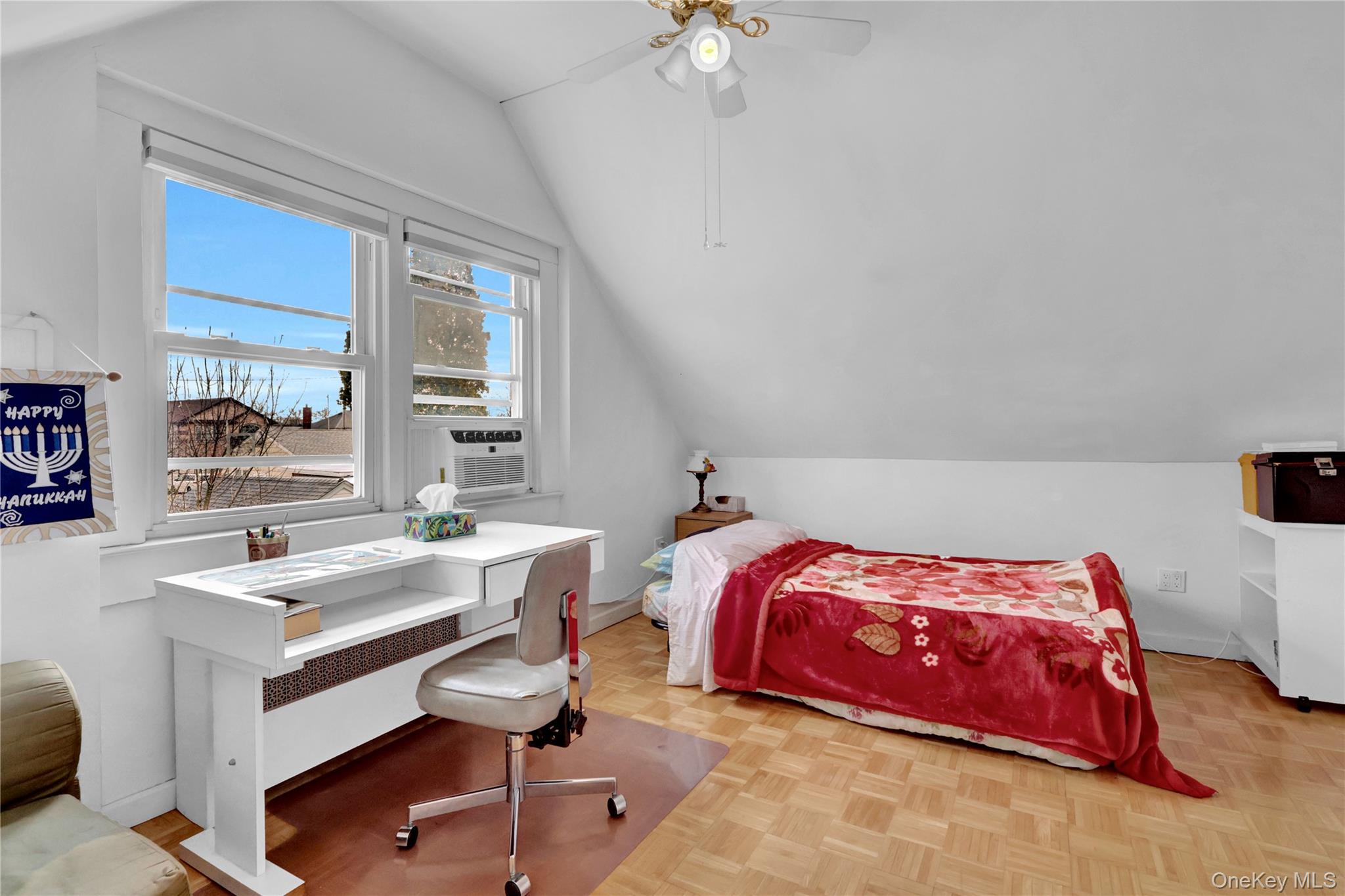 #16 photo, 1020 N 5th Street, New Hyde Park , NY 11040