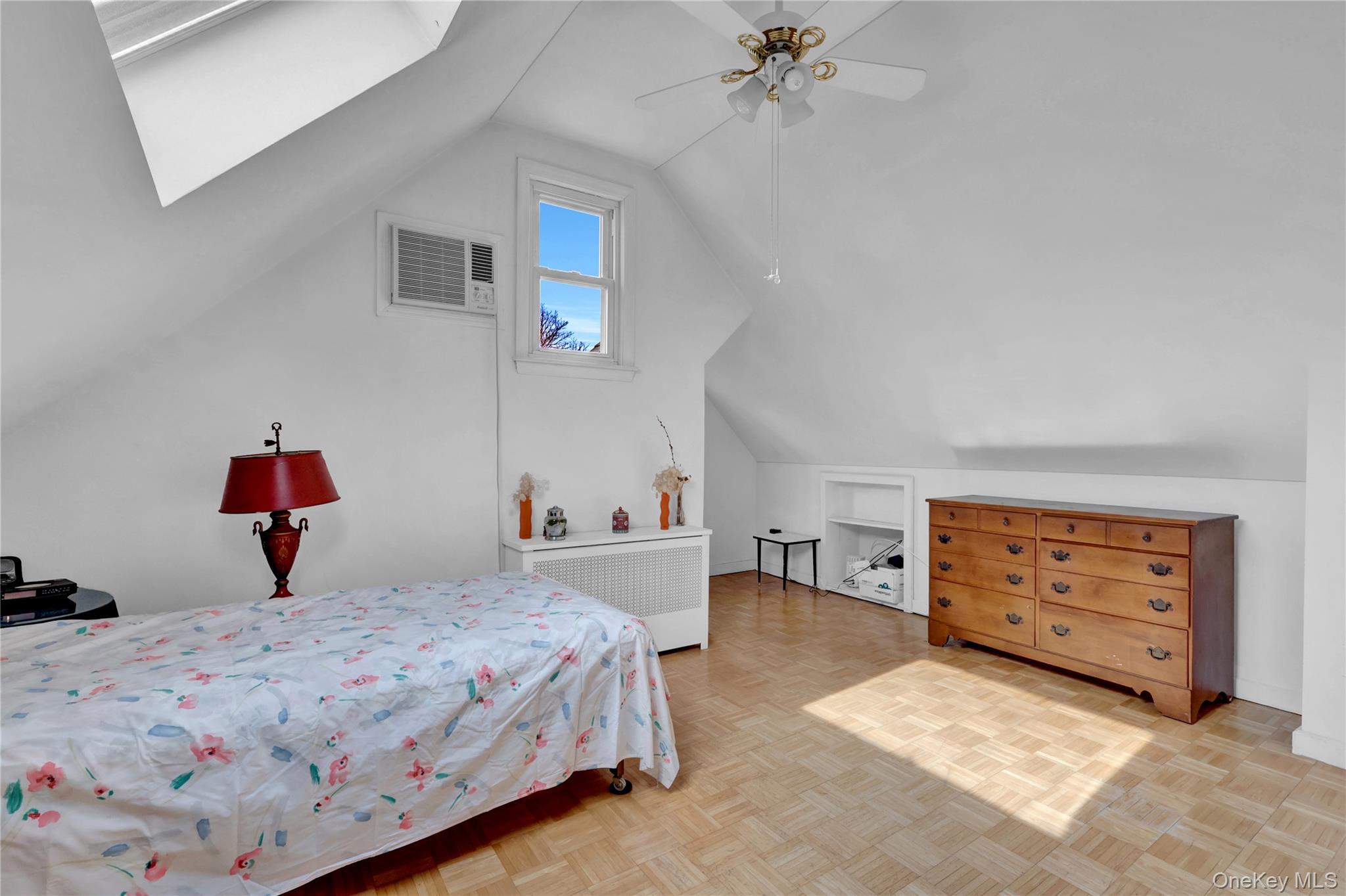 #17 photo, 1020 N 5th Street, New Hyde Park , NY 11040