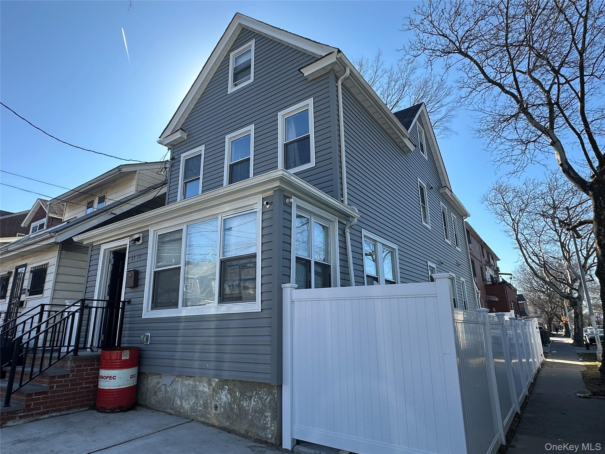 #1 photo, 61-12 160th Street, Куинс ‖ Fresh Meadows , NY 11365