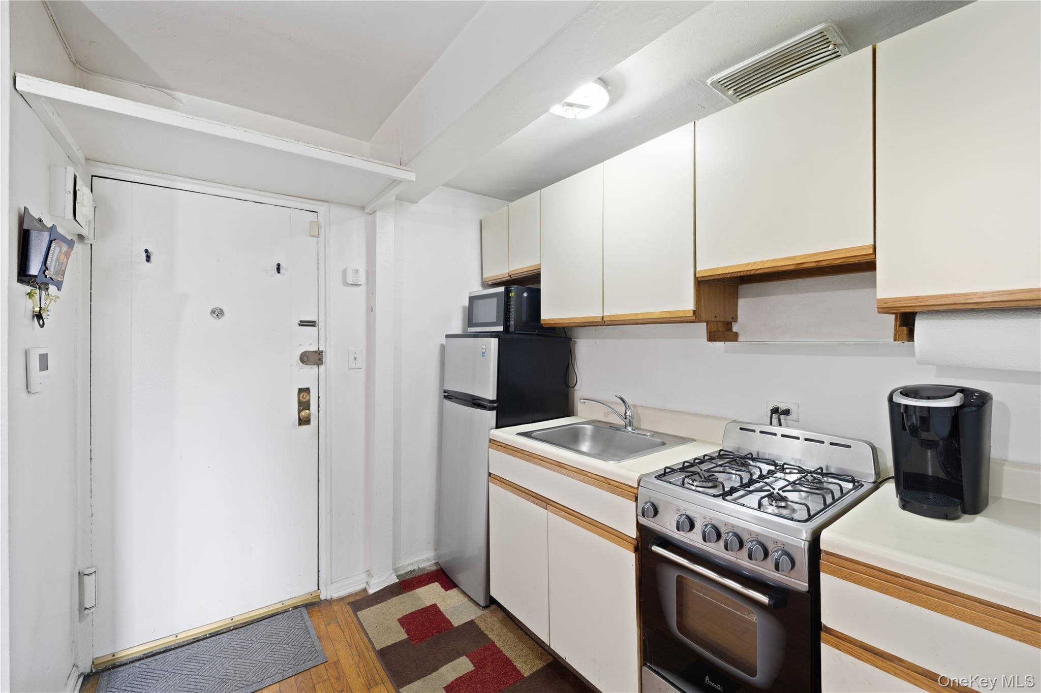 #12 photo, 73-11 Bell Boulevard, Oakland Gardens , NY 11364