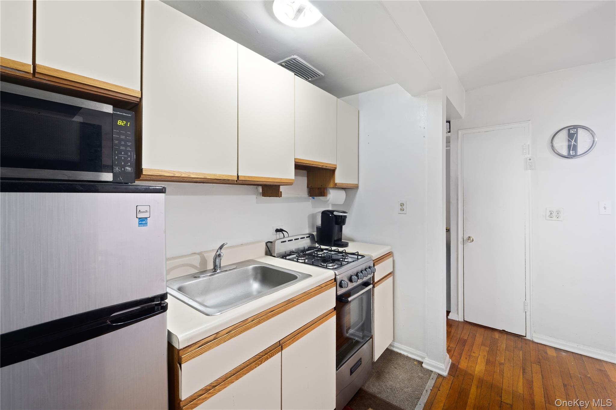 #13 photo, 73-11 Bell Boulevard, Oakland Gardens , NY 11364