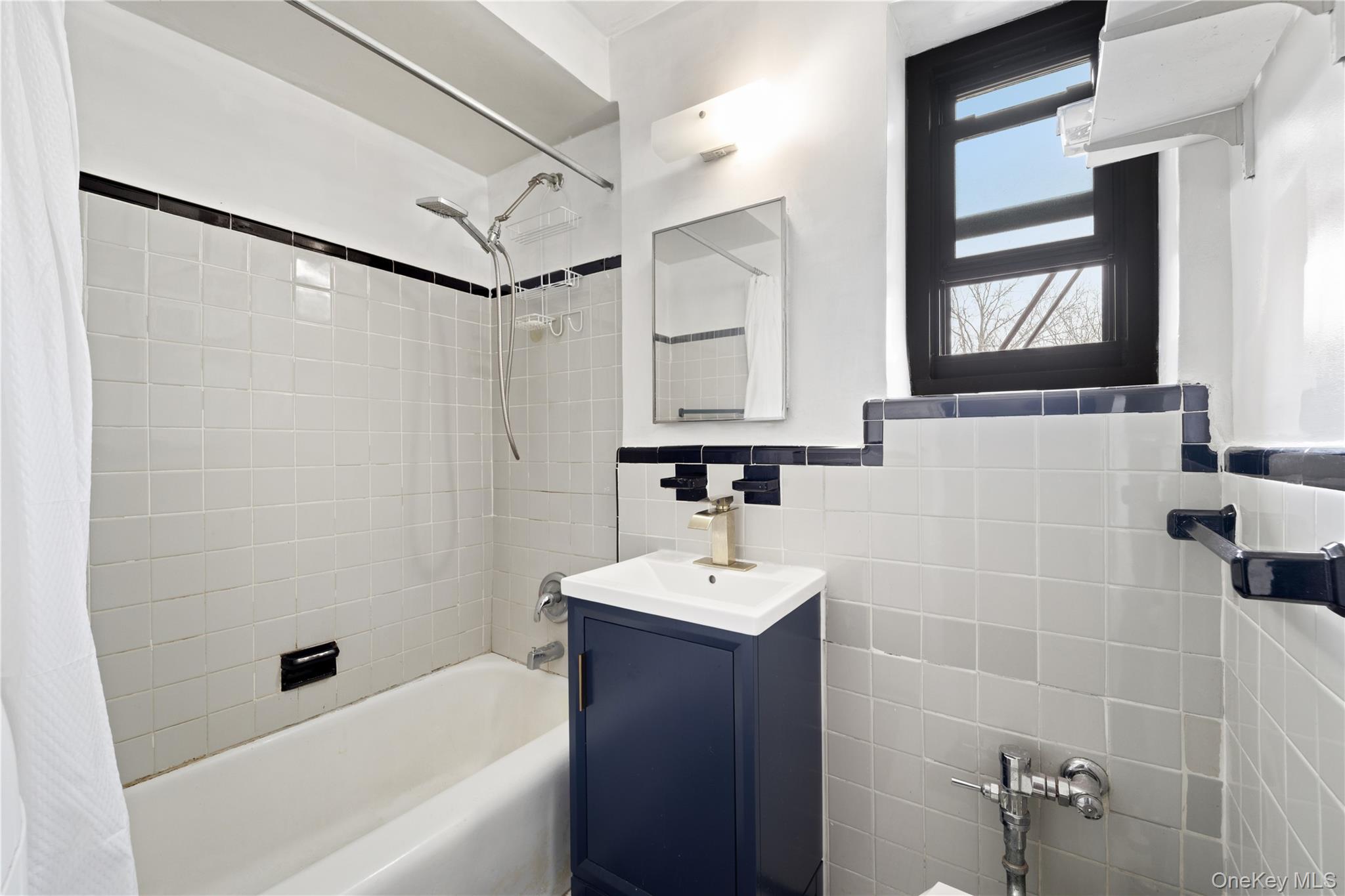 #14 photo, 73-11 Bell Boulevard, Oakland Gardens , NY 11364