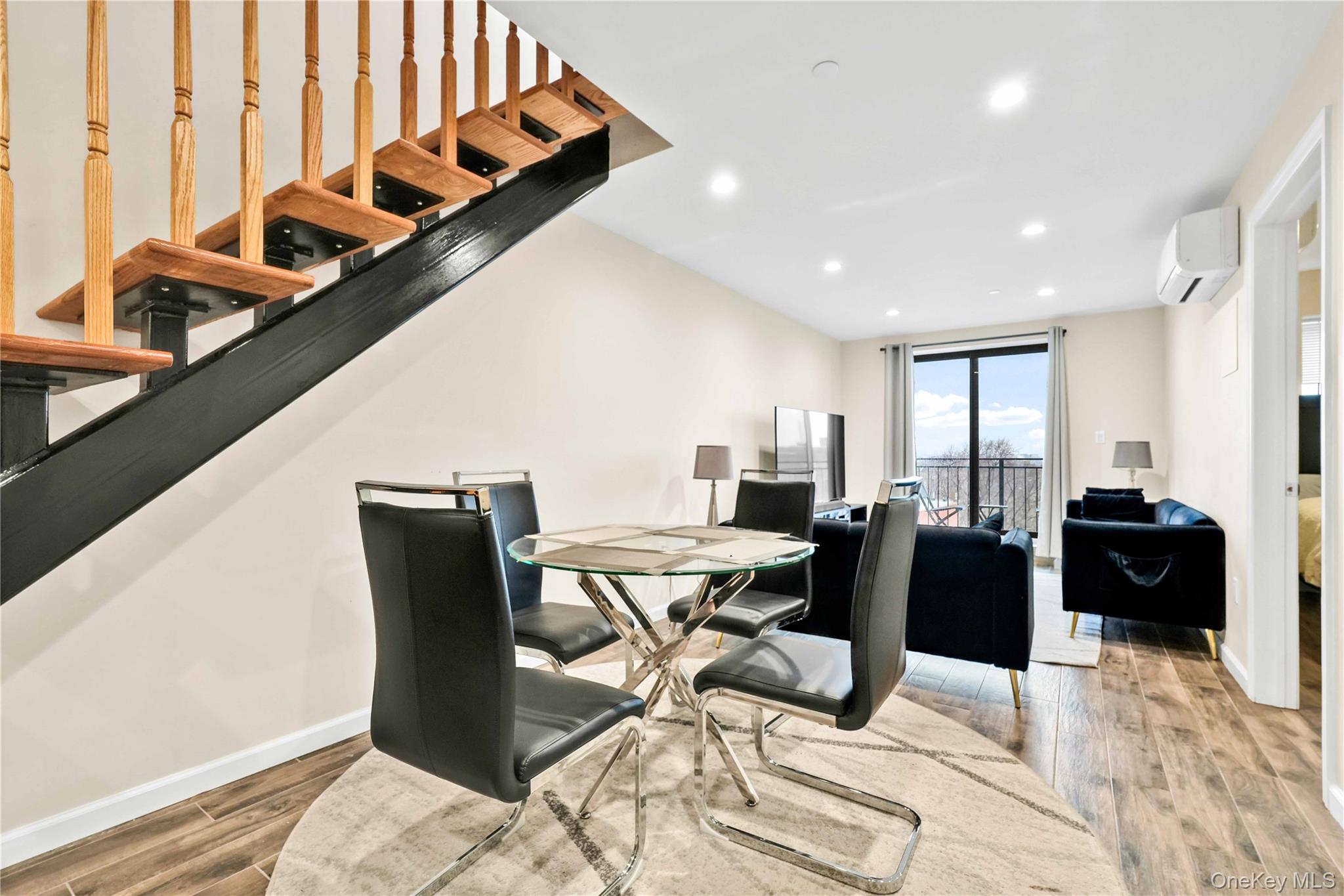 #10 photo, 65-27 Roosevelt Ave, 皇后區 Woodside , NY 11377