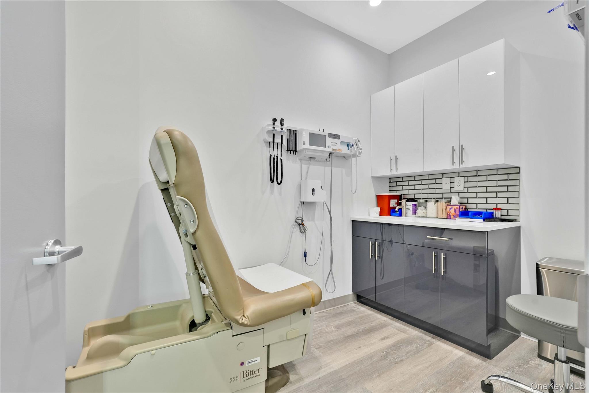 #5 photo, 65-27 Roosevelt Ave, 皇后區 Woodside , NY 11377