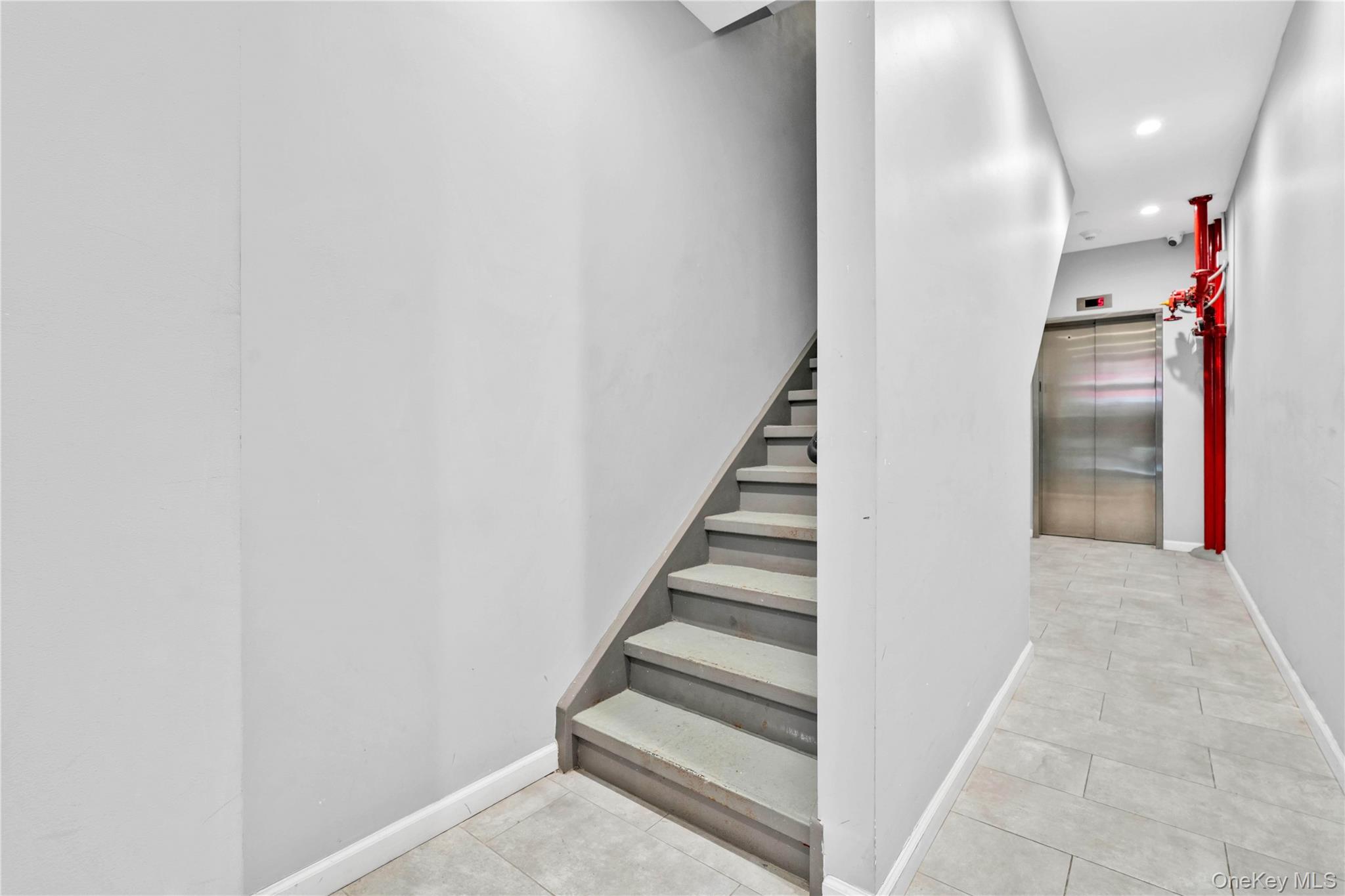 #6 photo, 65-27 Roosevelt Ave, 皇后區 Woodside , NY 11377