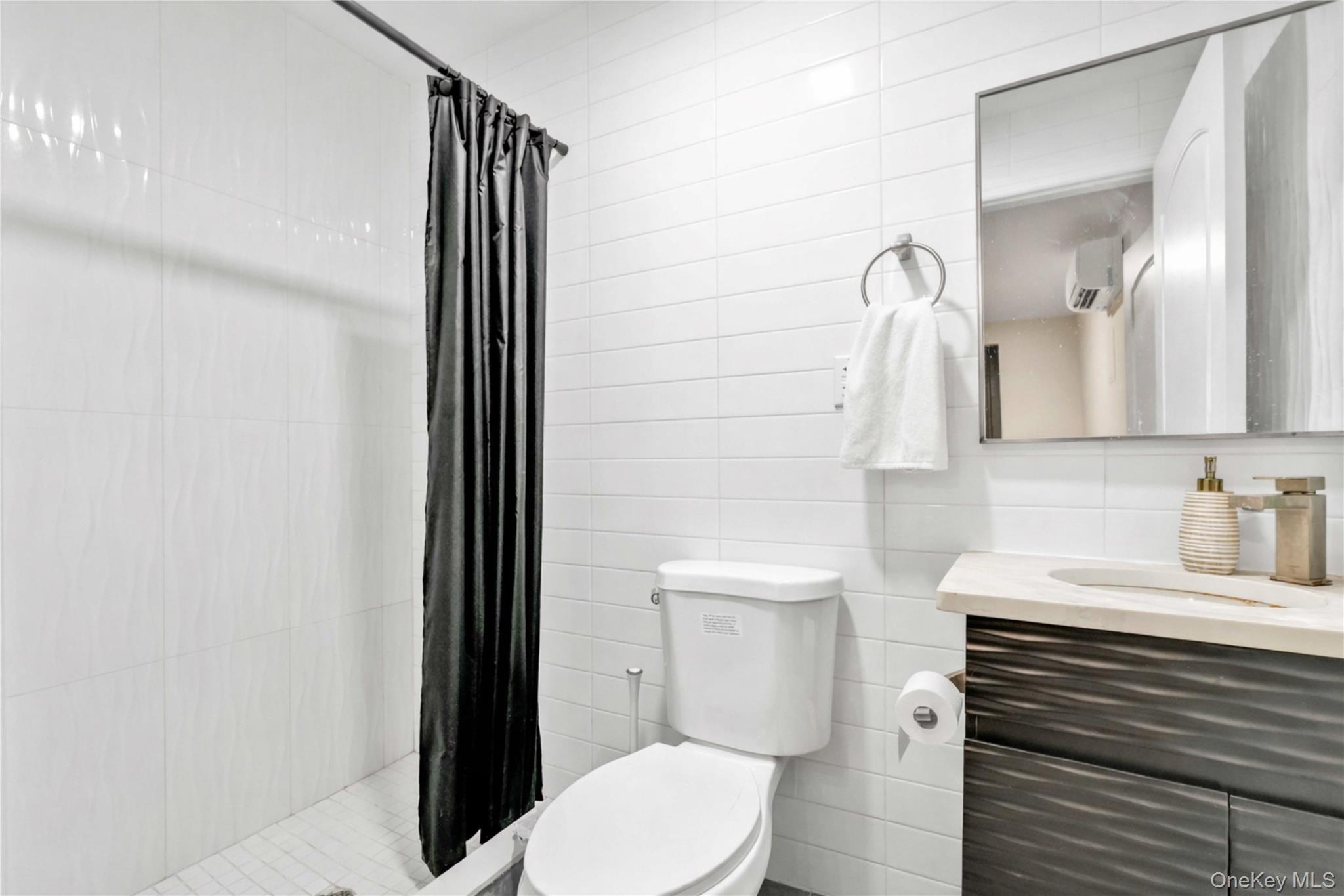 #8 photo, 65-27 Roosevelt Ave, 皇后區 Woodside , NY 11377