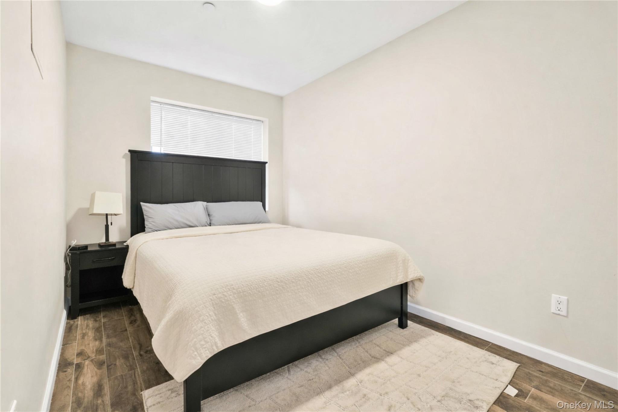 #9 photo, 65-27 Roosevelt Ave, 皇后區 Woodside , NY 11377