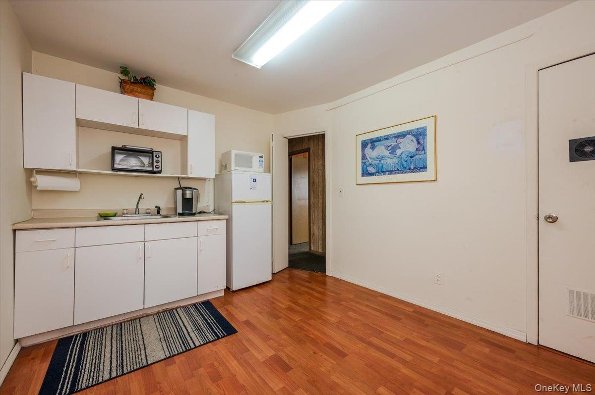 #16 photo, 930 Sunrise Highway, North Babylon , NY 11704