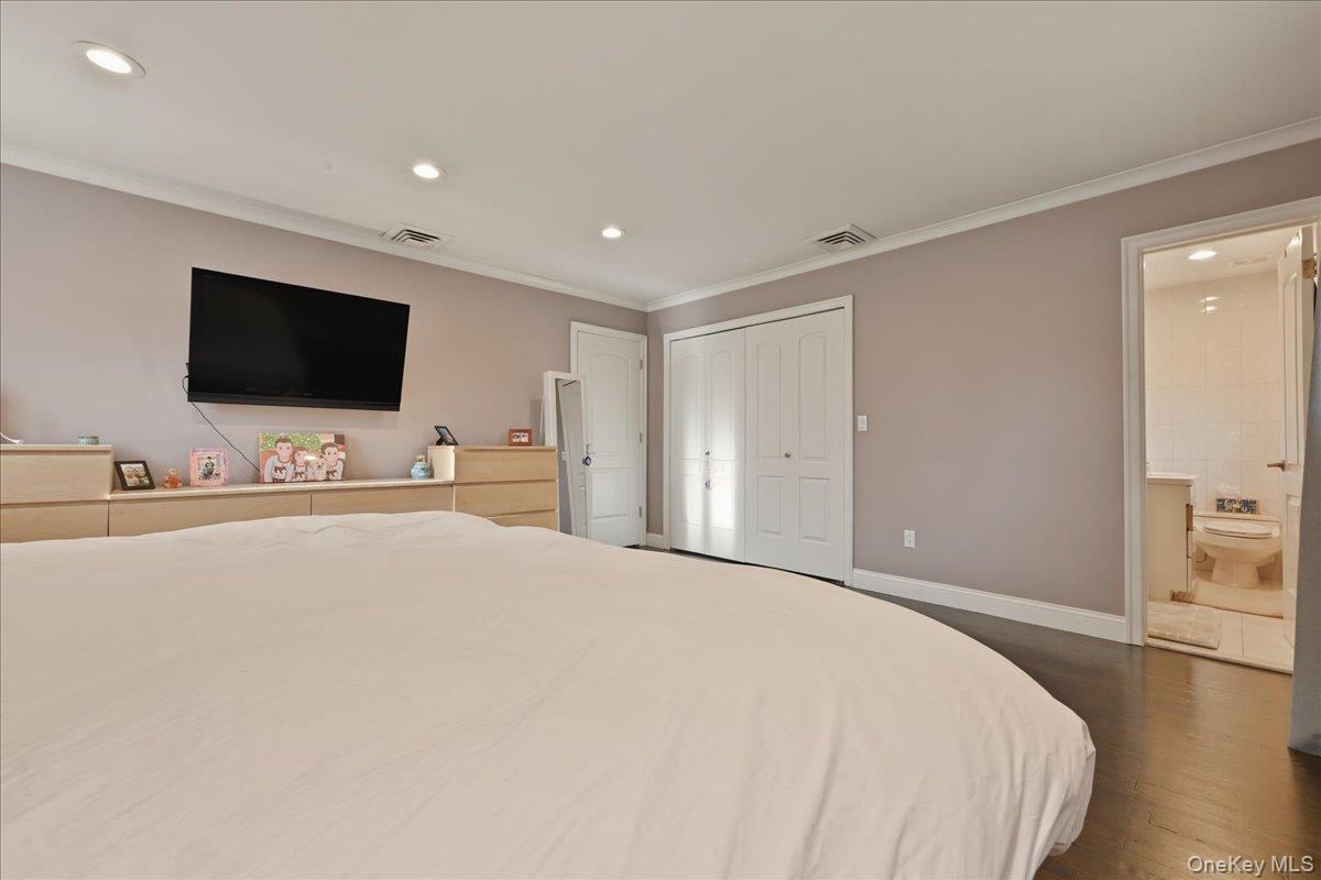 #16 photo, 881 Buckley Place, Westbury , NY 11590