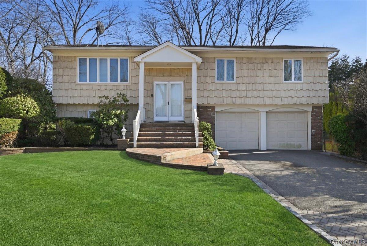 #2 photo, 881 Buckley Place, Westbury , NY 11590