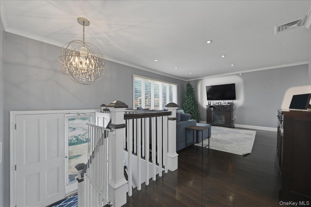 #4 photo, 881 Buckley Place, Westbury , NY 11590