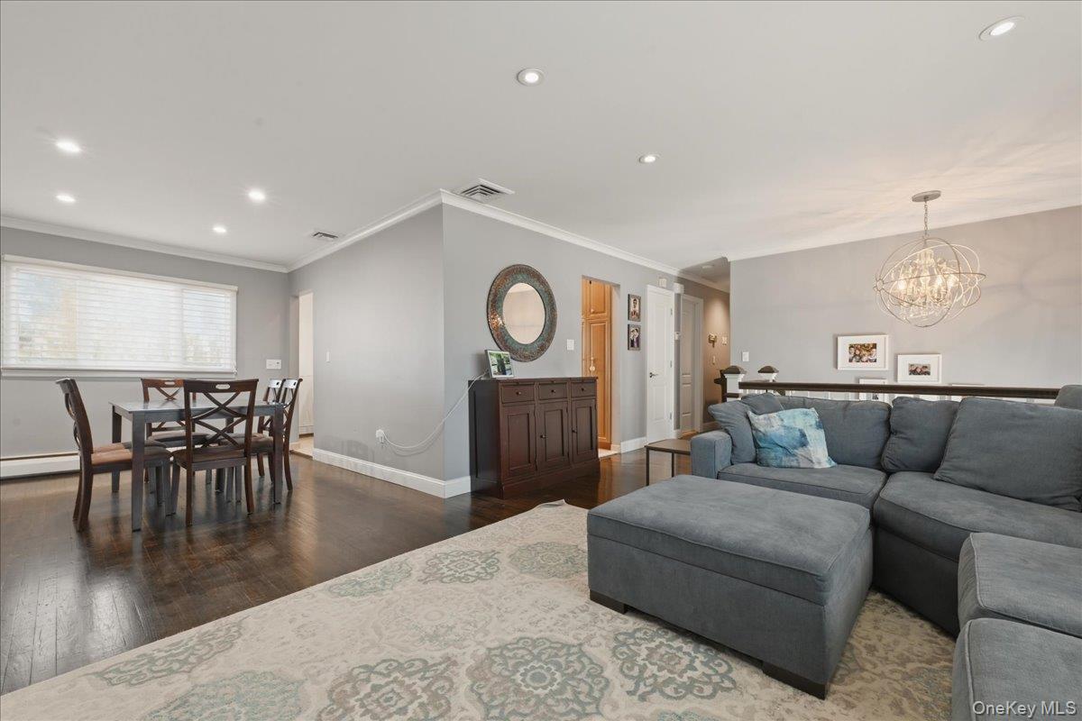 #7 photo, 881 Buckley Place, Westbury , NY 11590