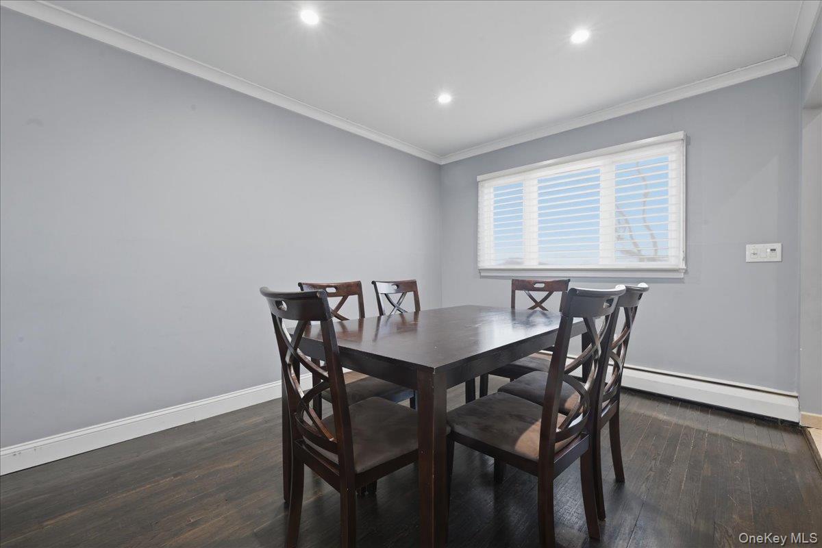 #8 photo, 881 Buckley Place, Westbury , NY 11590