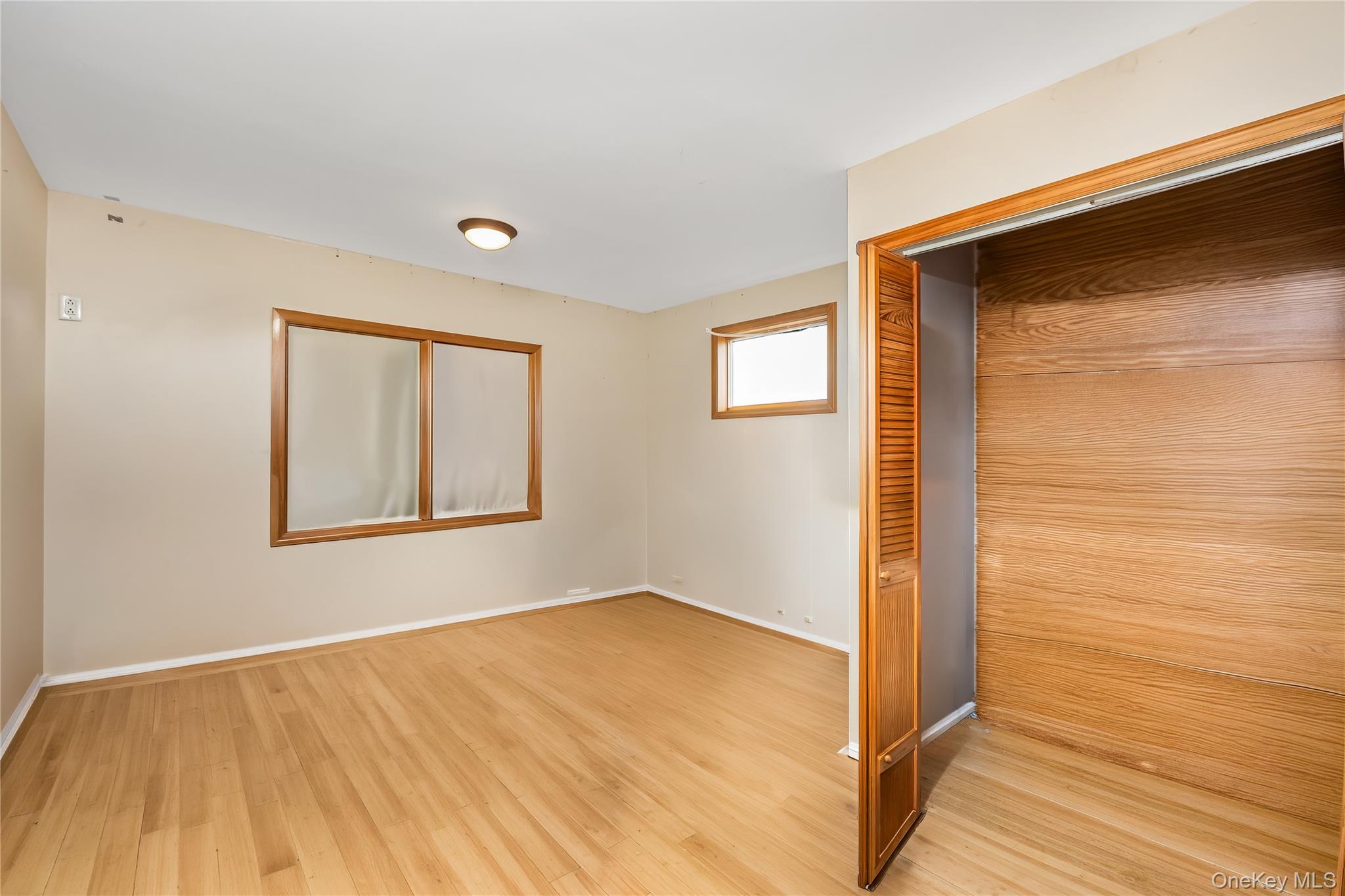 #12 photo, 8 Alexander Avenue, Farmingdale , NY 11735