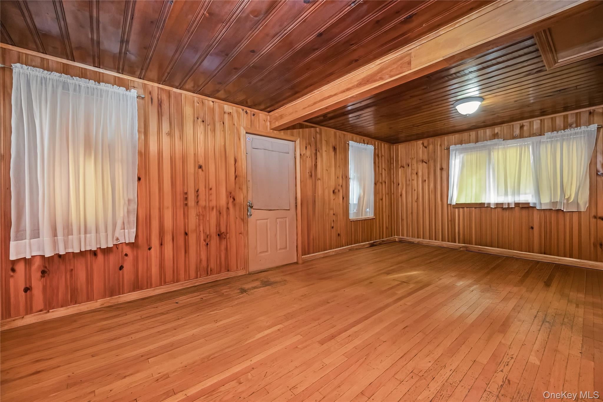 #3 photo, 8 Alexander Avenue, Farmingdale , NY 11735