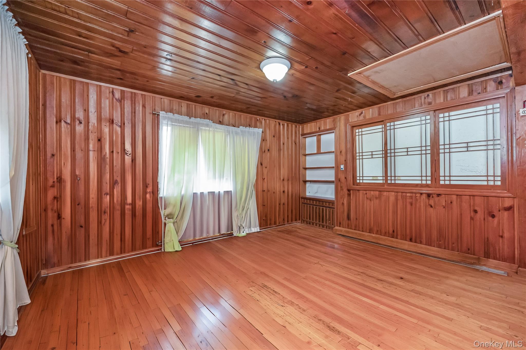 #4 photo, 8 Alexander Avenue, Farmingdale , NY 11735