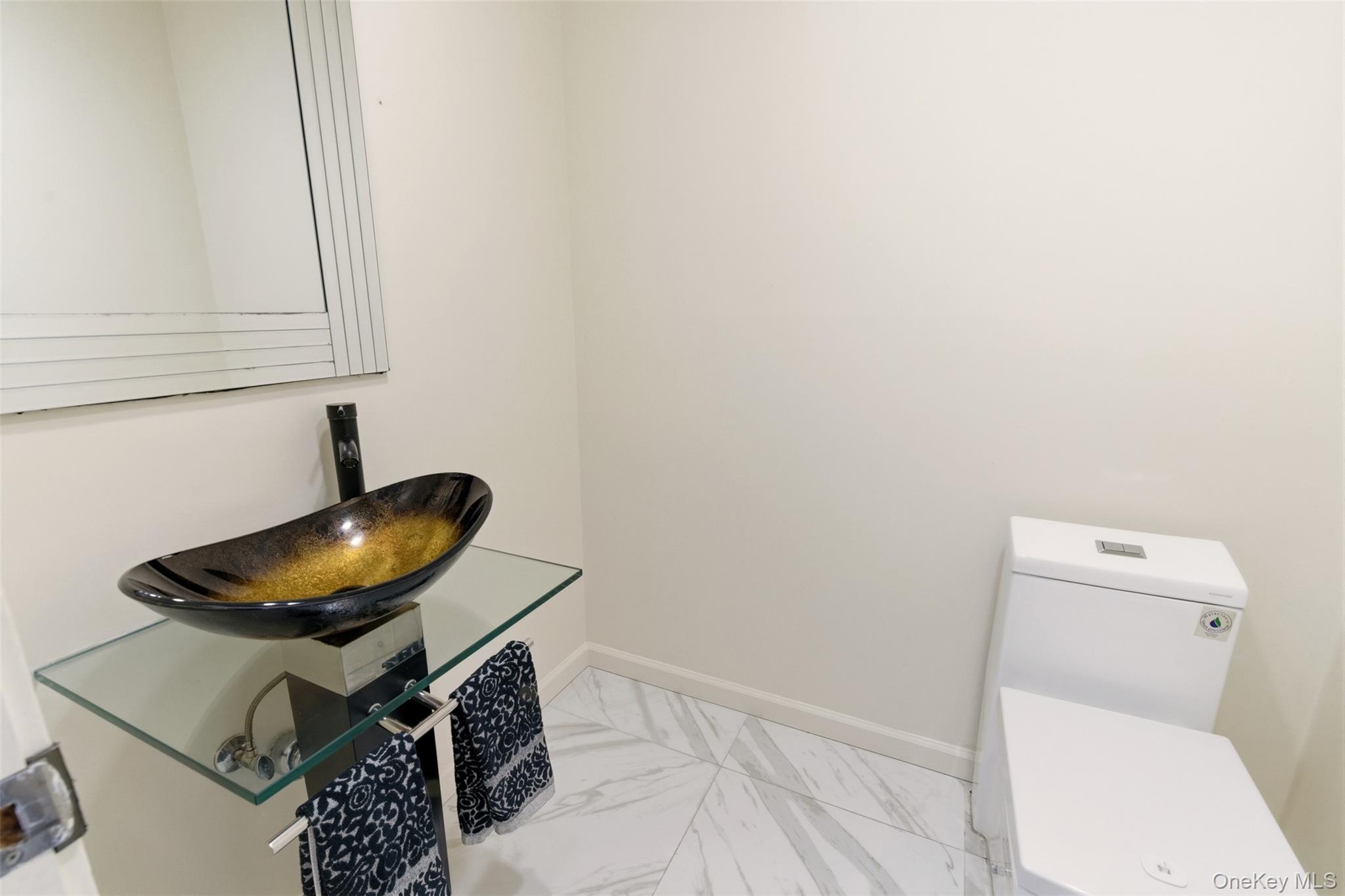 #12 photo, 5 Waterford Way, नासाउ काउंटी Syosset , NY 11791