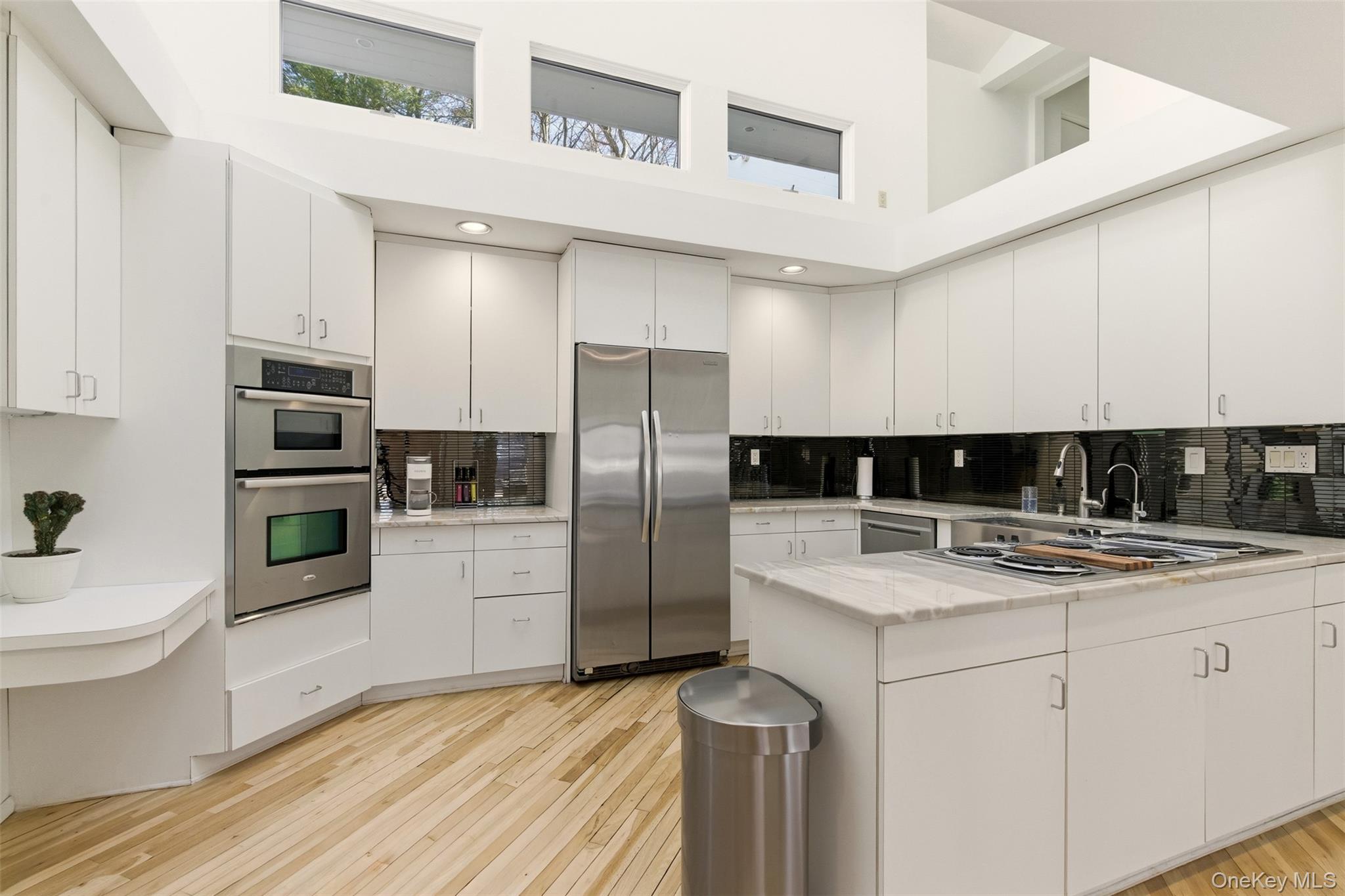 #14 photo, 5 Waterford Way, नासाउ काउंटी Syosset , NY 11791