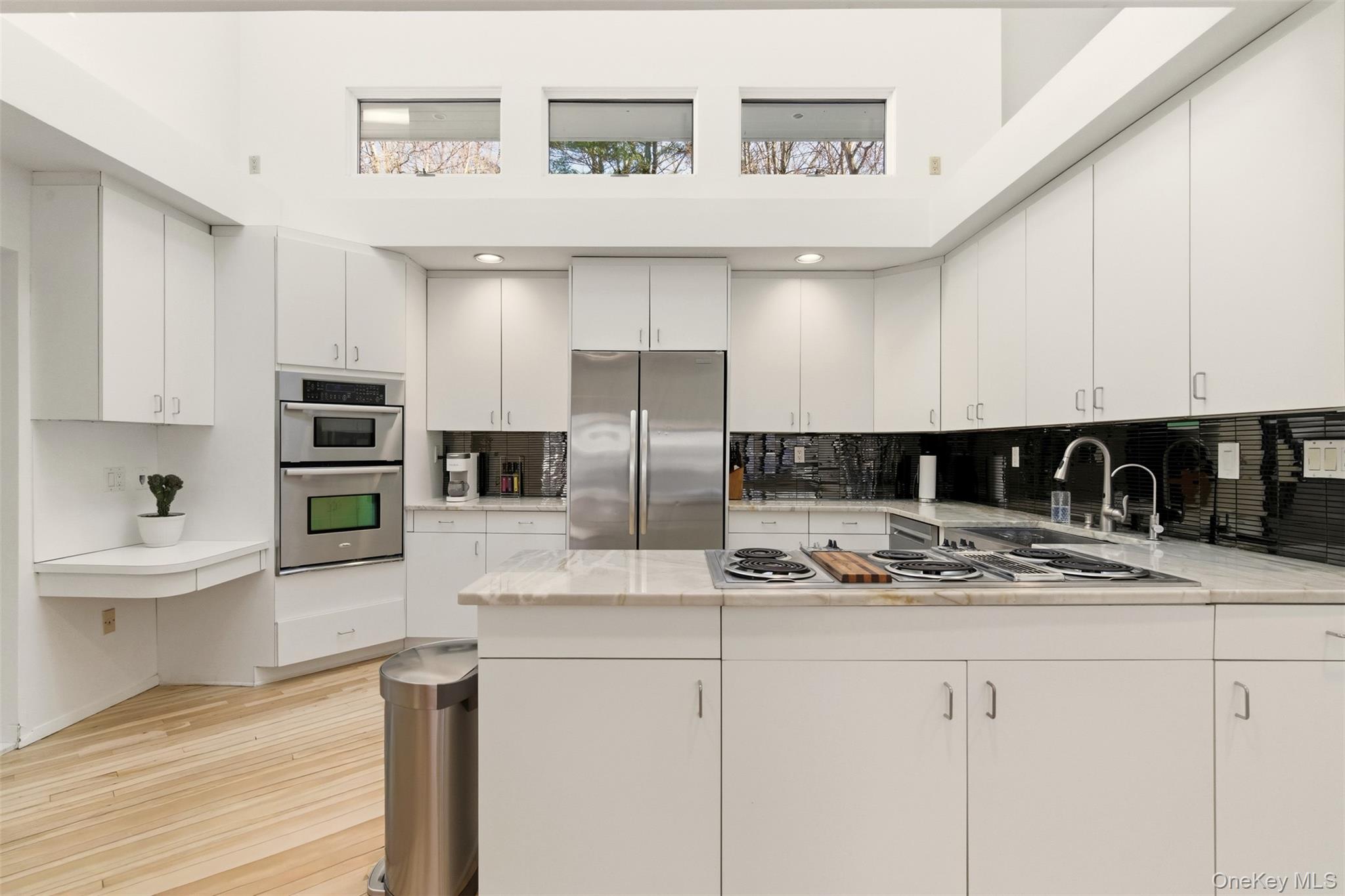 #15 photo, 5 Waterford Way, नासाउ काउंटी Syosset , NY 11791