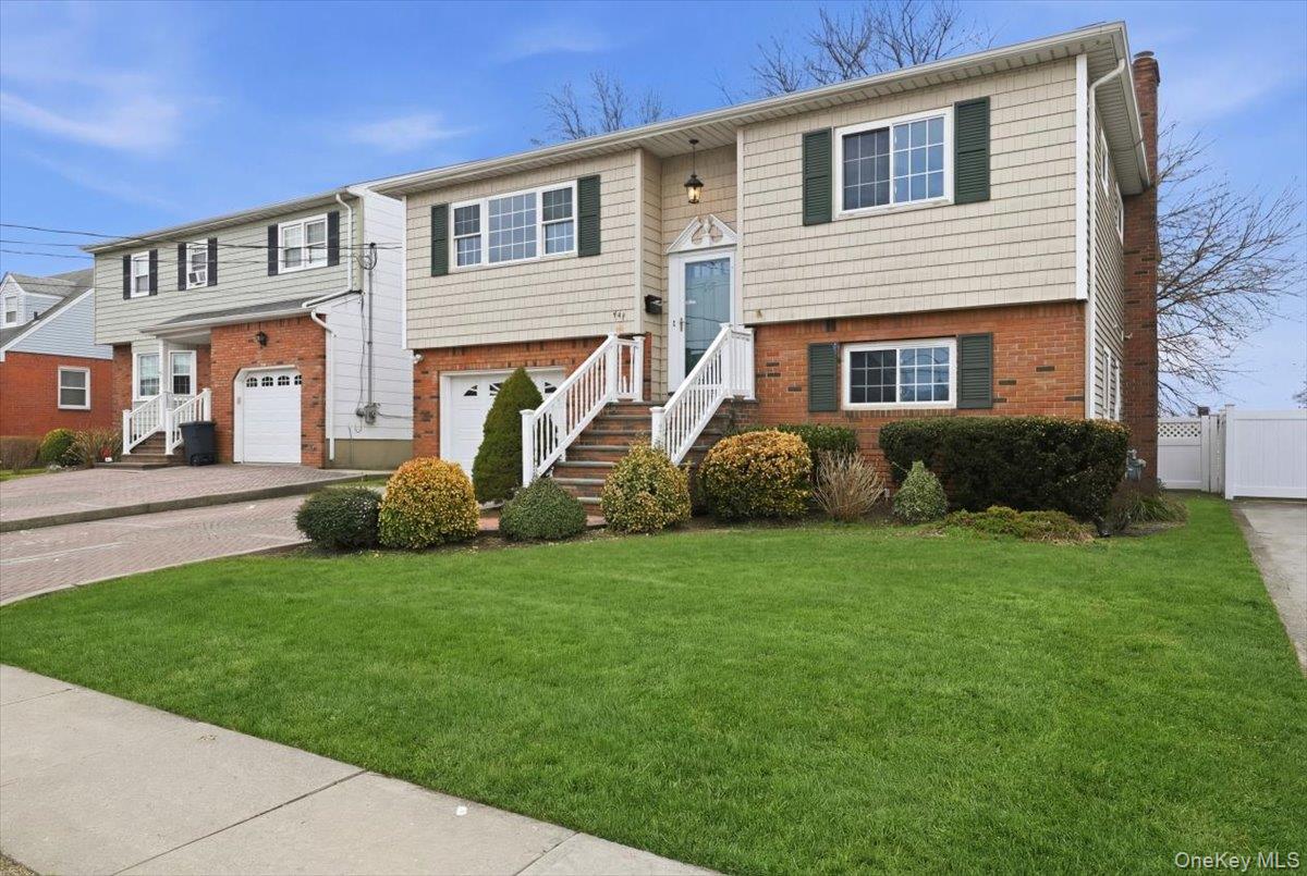 #3 photo, 557 Southside Avenue, Freeport , NY 11520