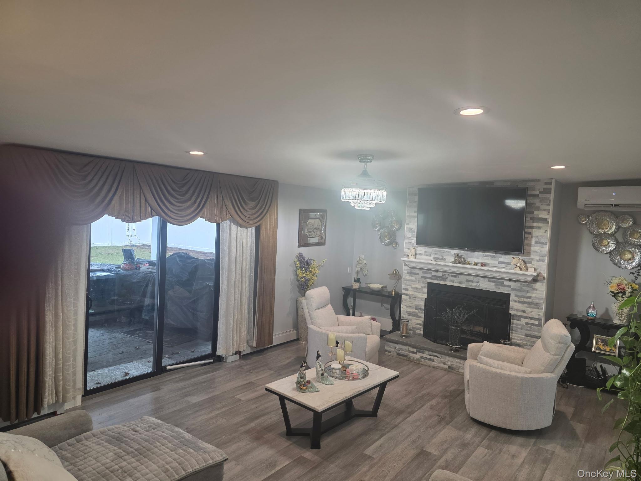 #3 photo, 9 Torrey Pine Lane, سوفولك Medford , NY 11763