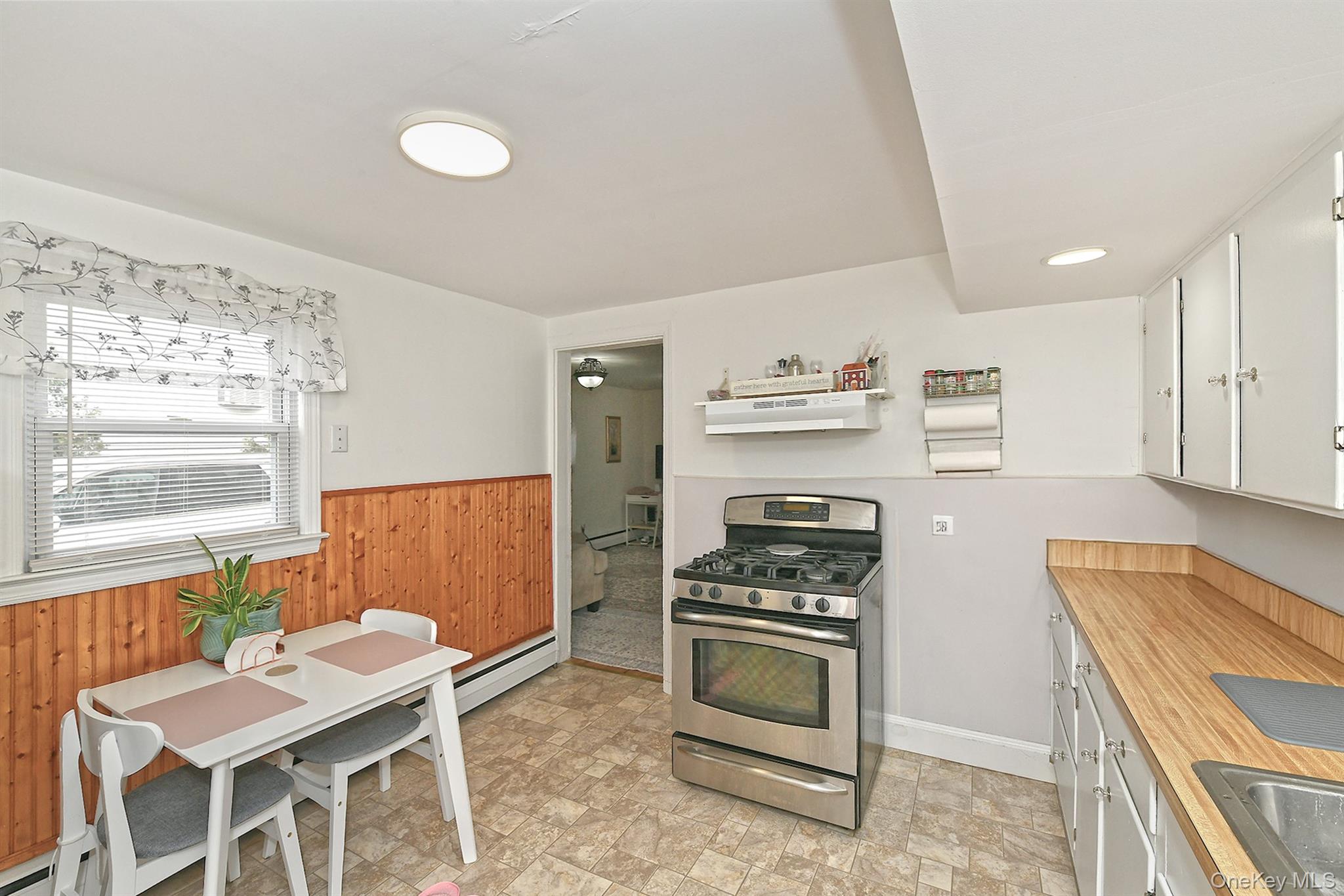 #7 photo, 46 Cedar Street, Amityville , NY 11701