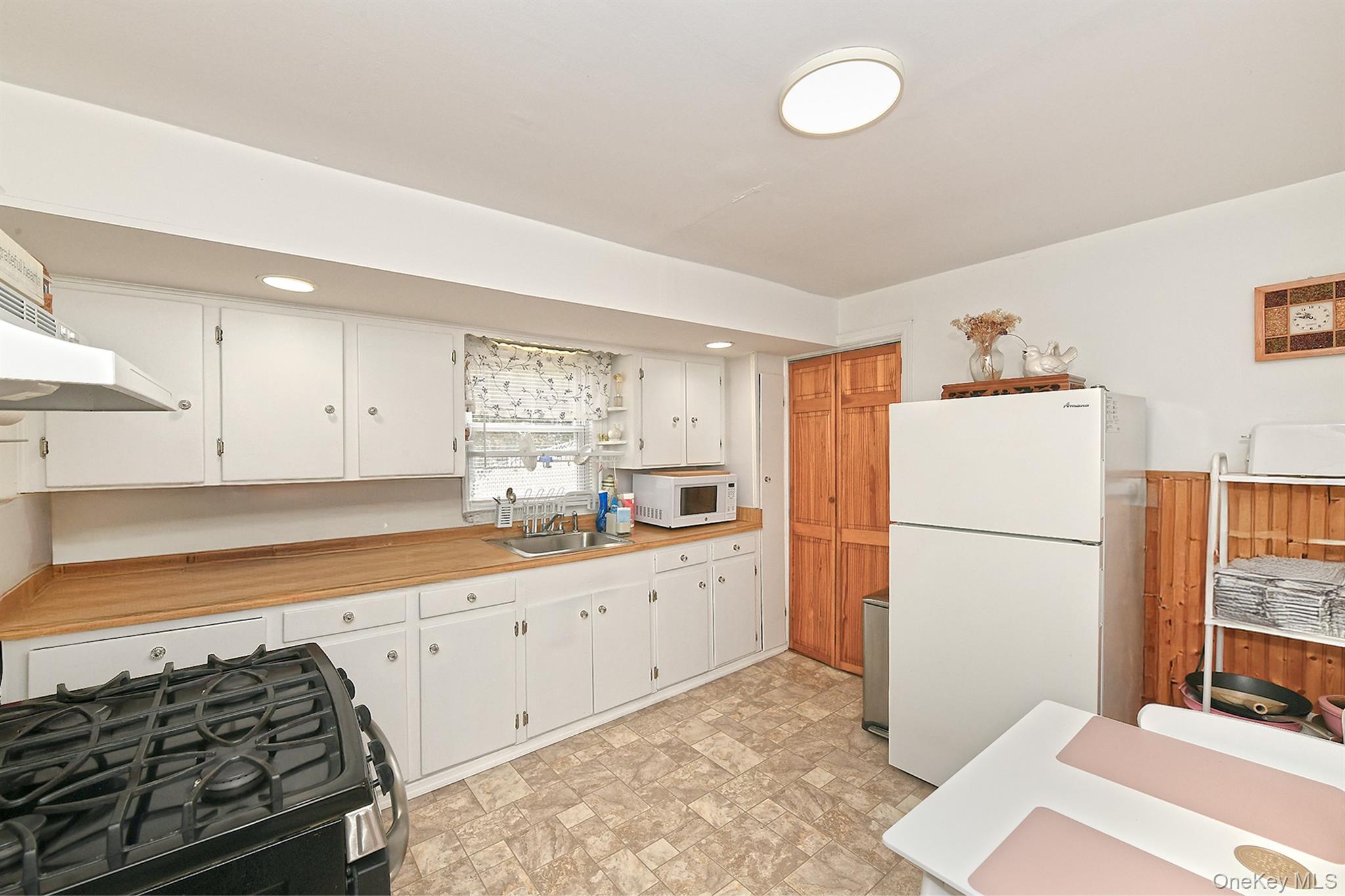 #8 photo, 46 Cedar Street, Amityville , NY 11701