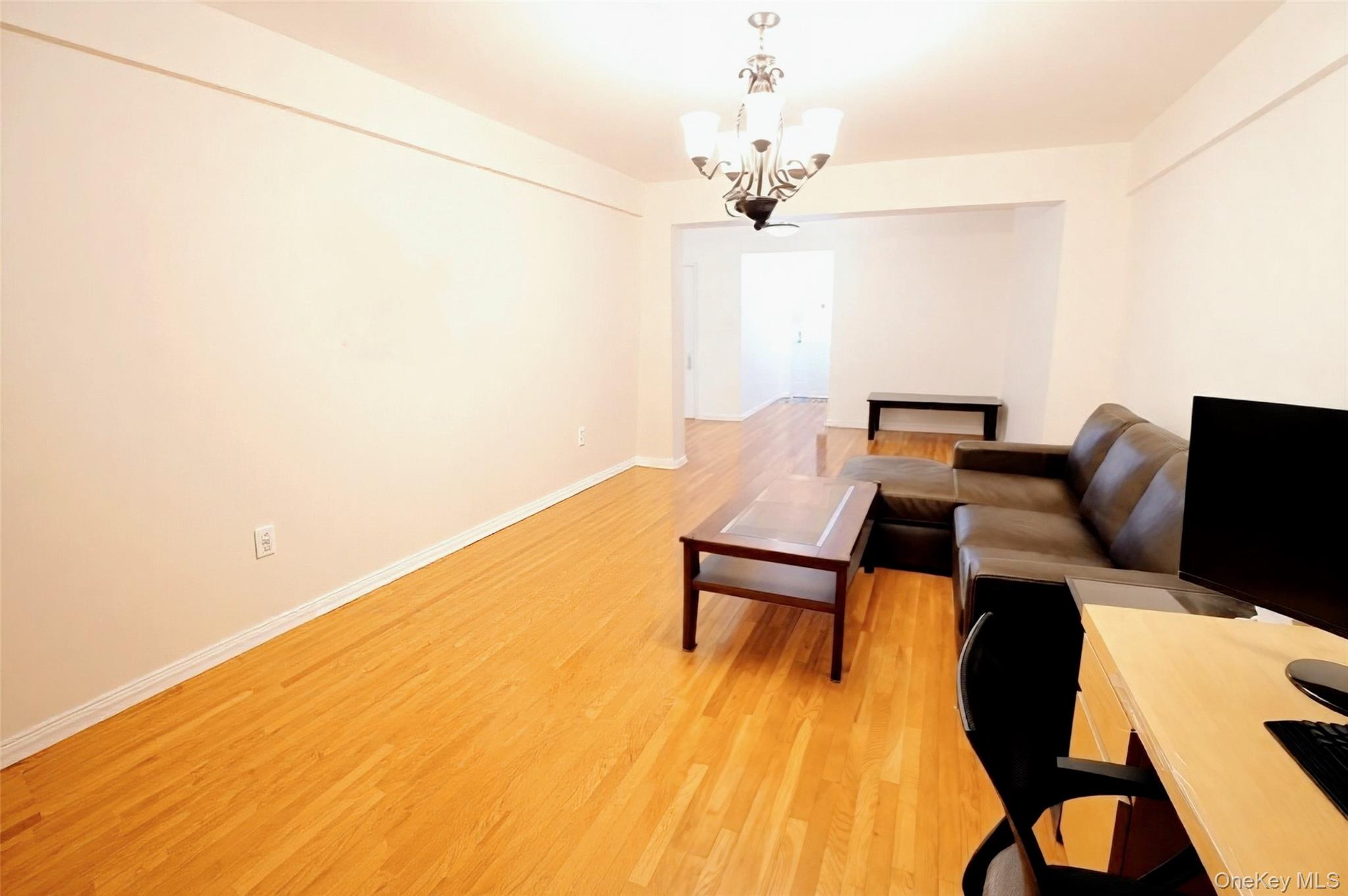 #10 photo, 65-10 108 Street, كوينز Forest Hills , NY 11375