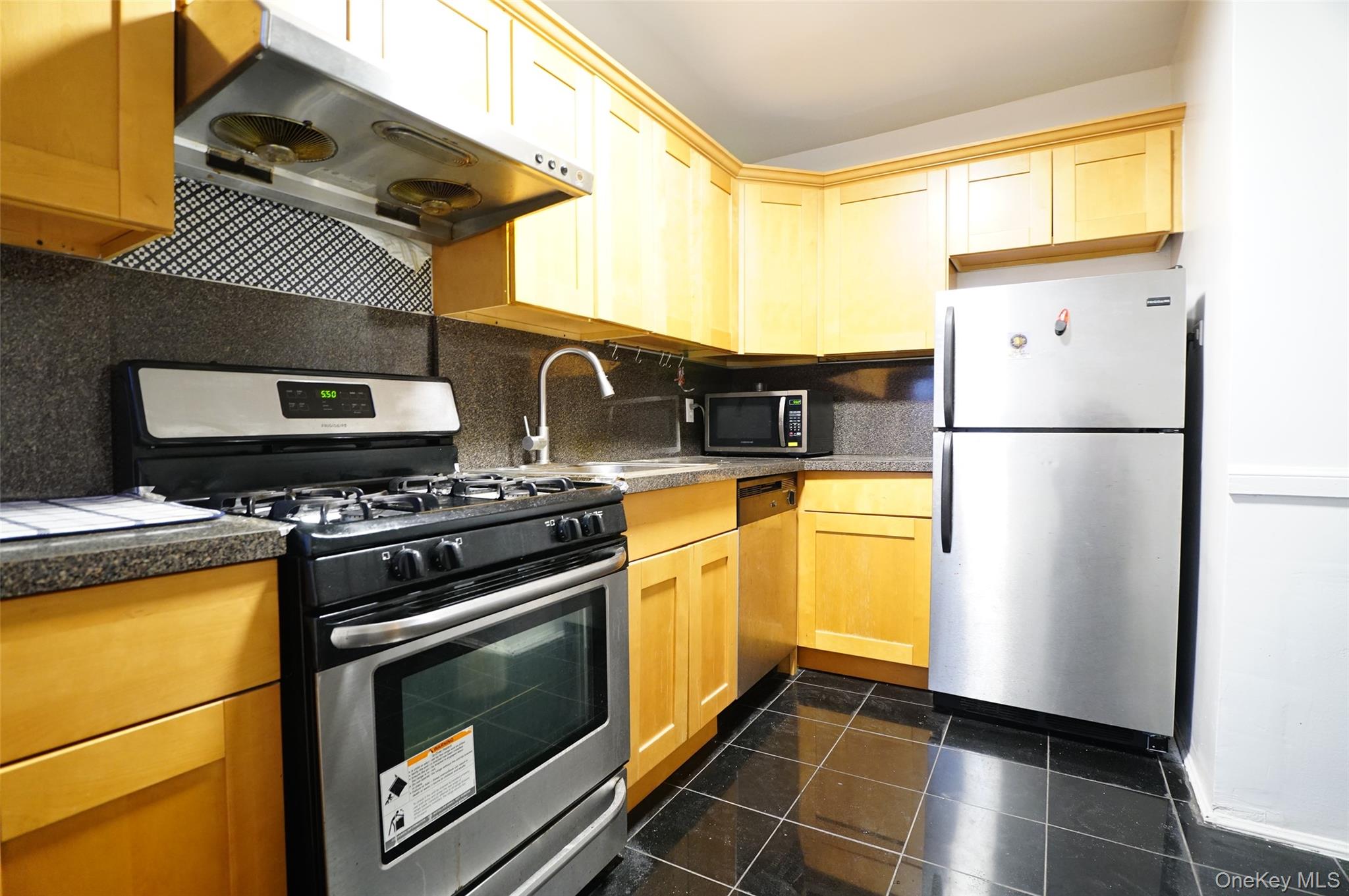 #12 photo, 65-10 108 Street, كوينز Forest Hills , NY 11375